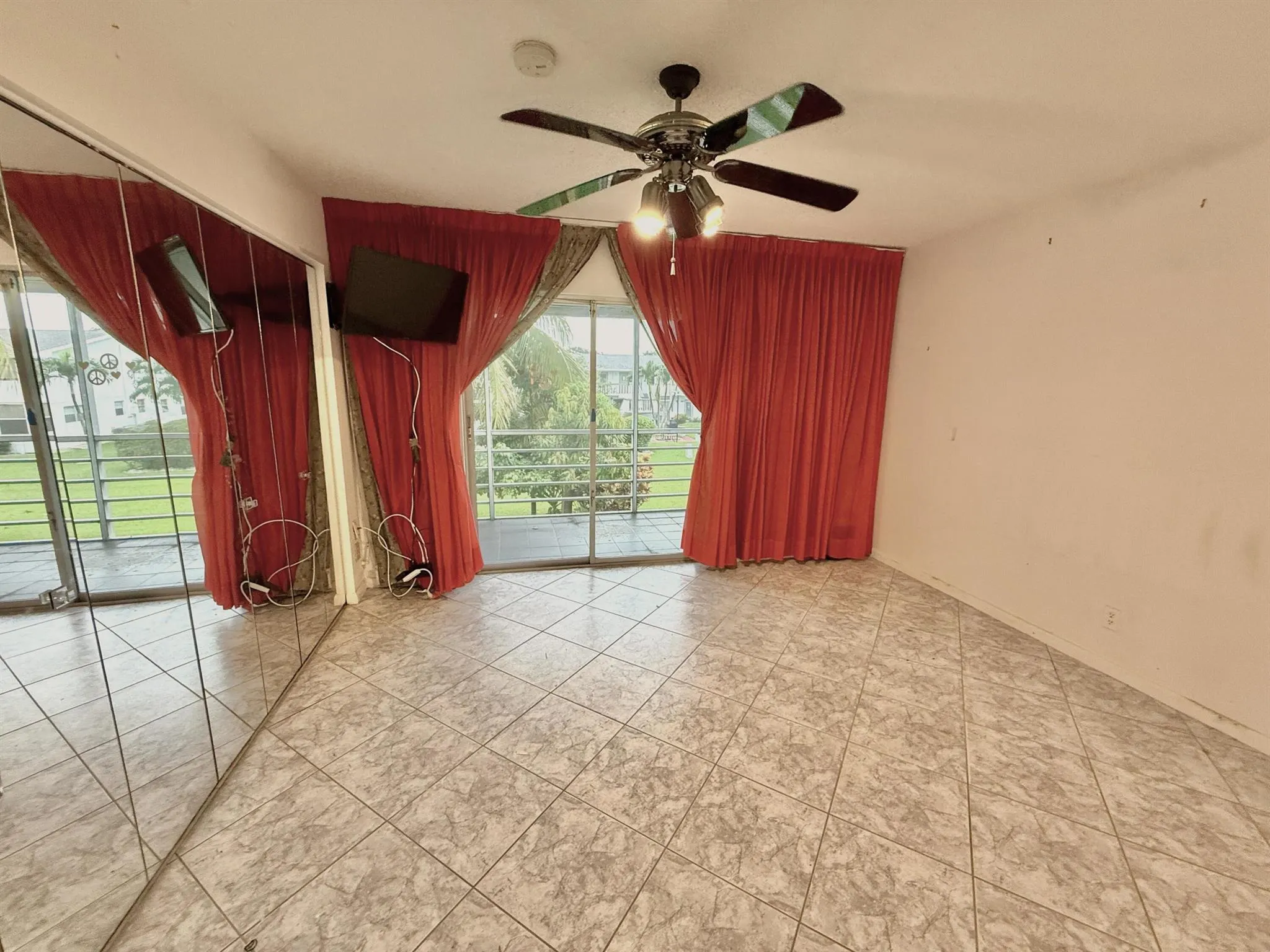 417 Markham S
