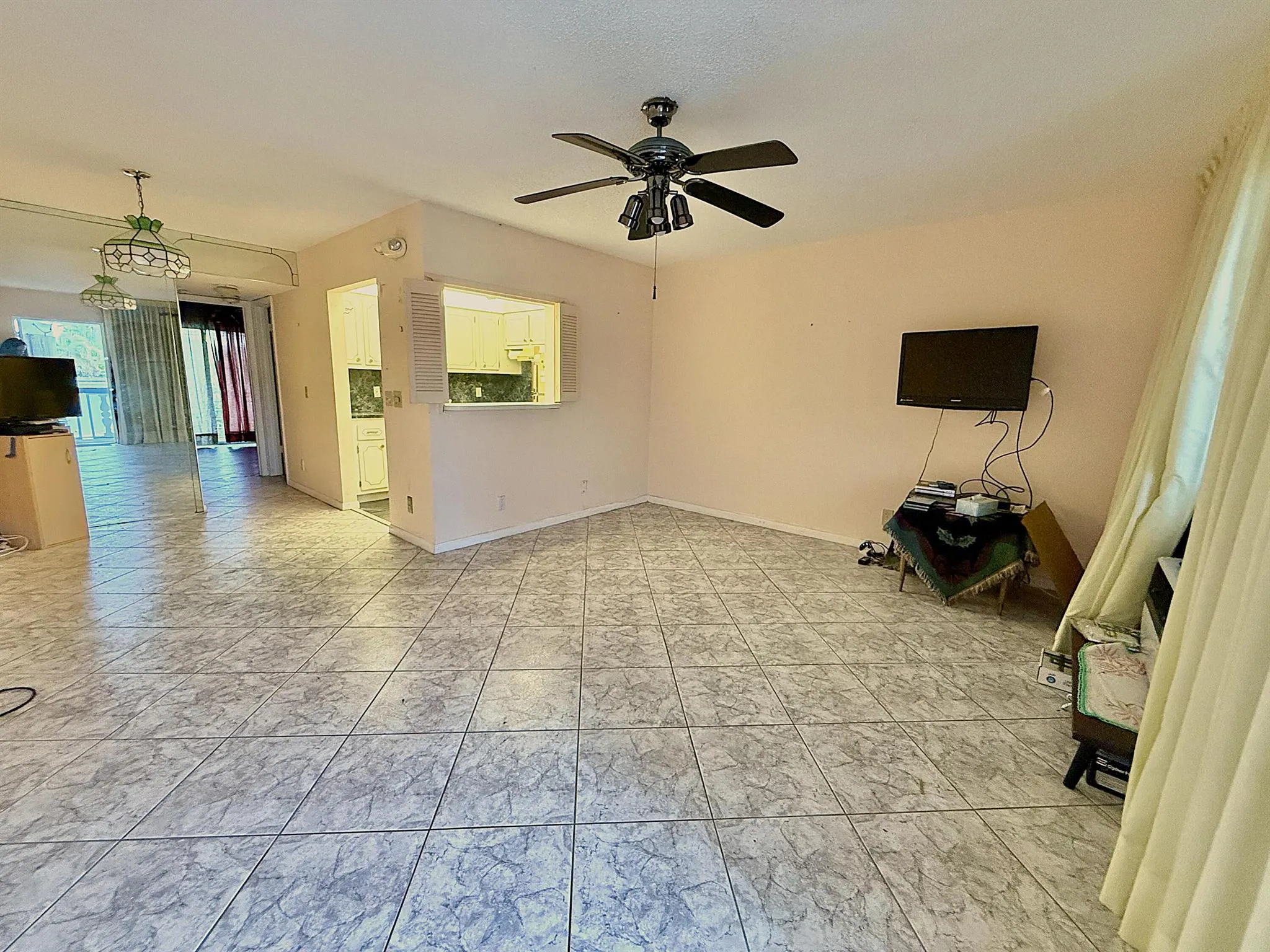 417 Markham S