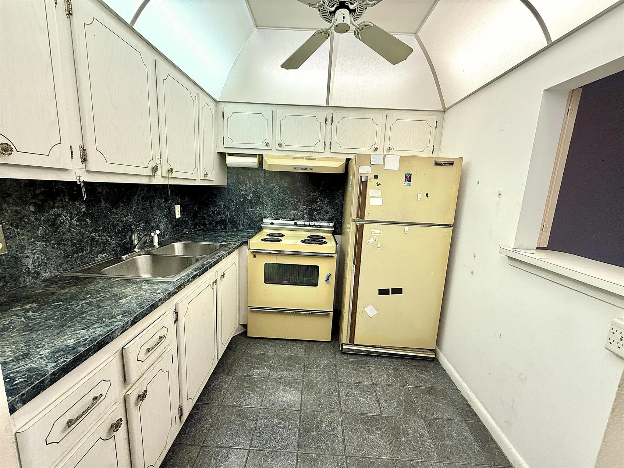 417 Markham S