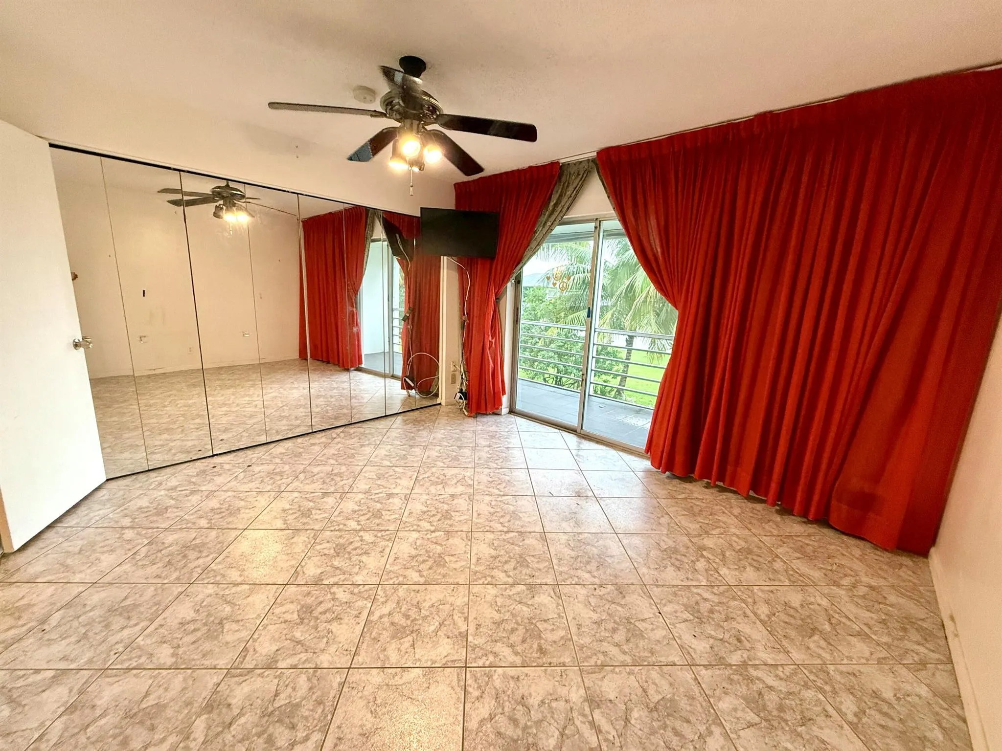 417 Markham S