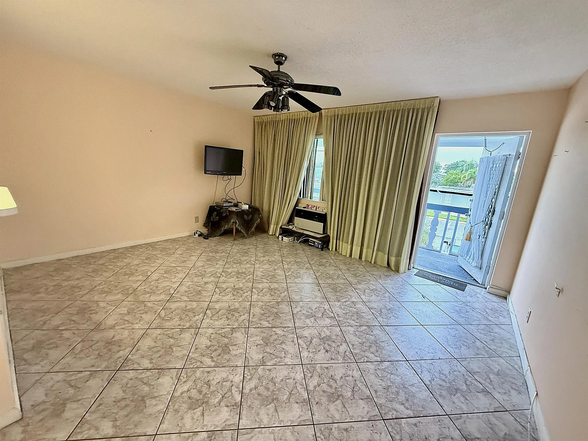 417 Markham S