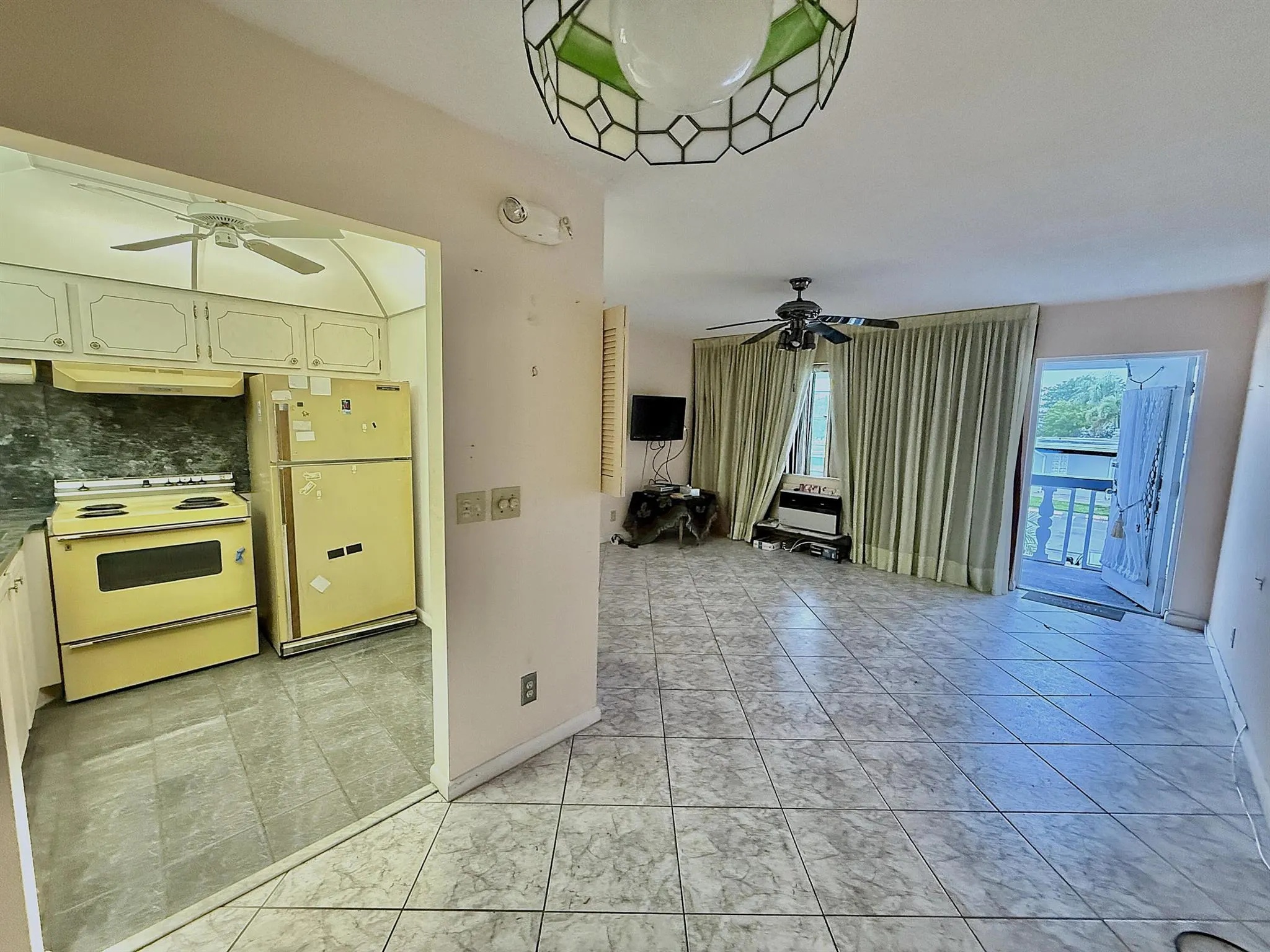 417 Markham S