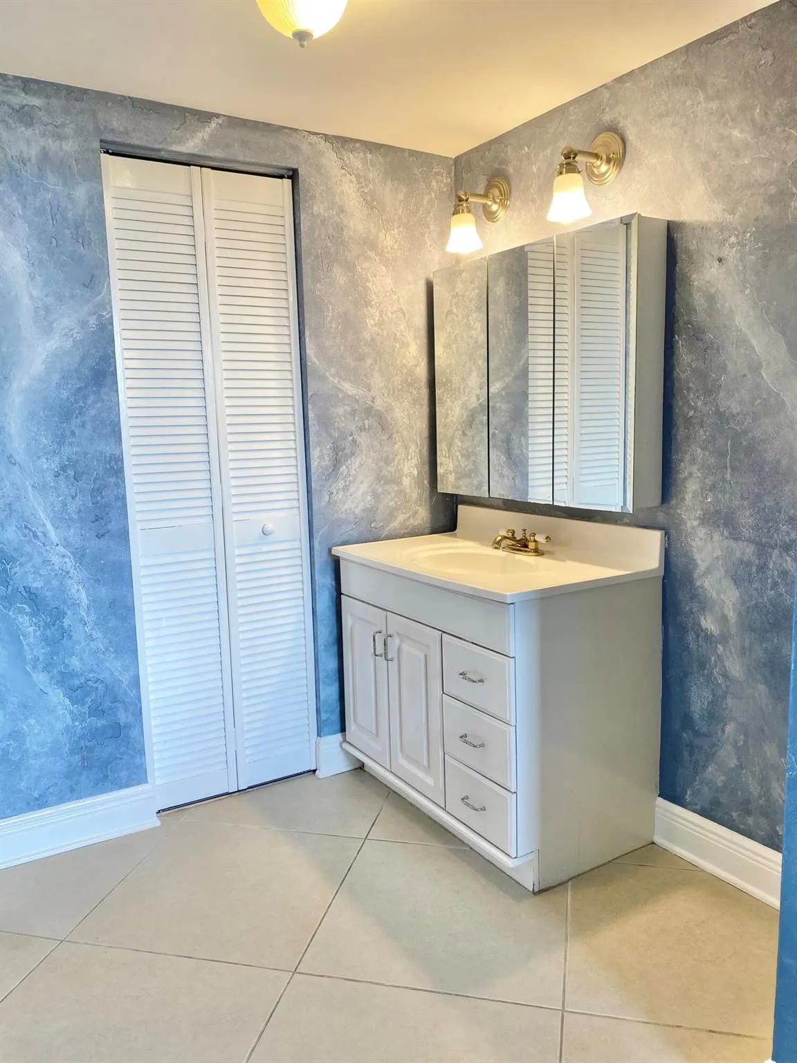 14 Royal Palm Way, #401