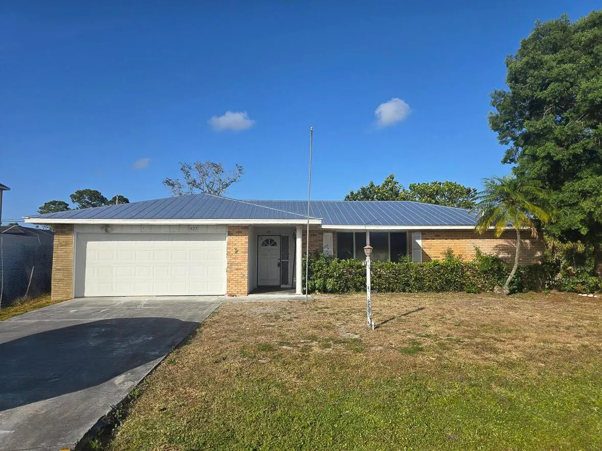 427 SE Galleon Lane