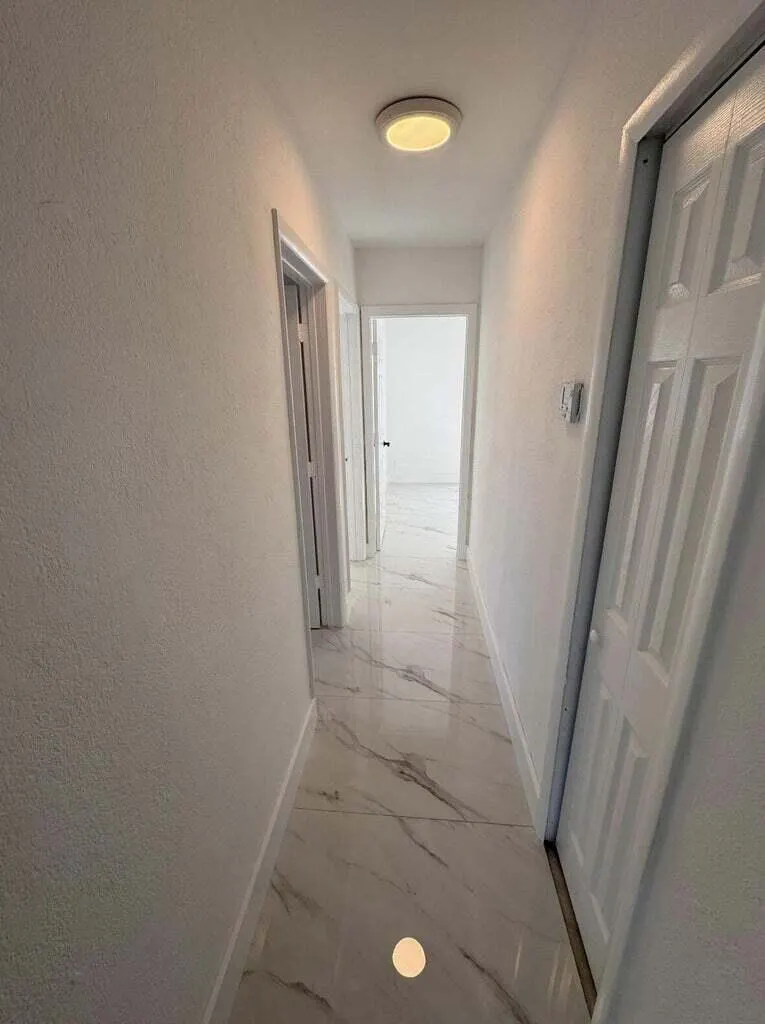 4051 NE 15 Terrace