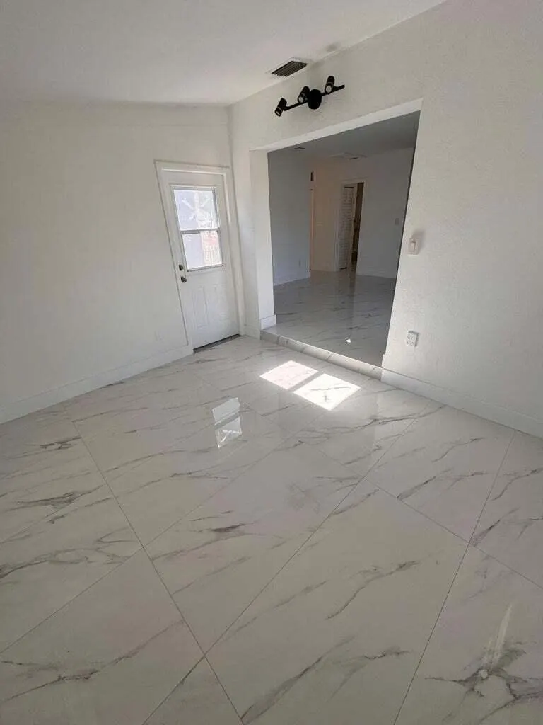 4051 NE 15 Terrace