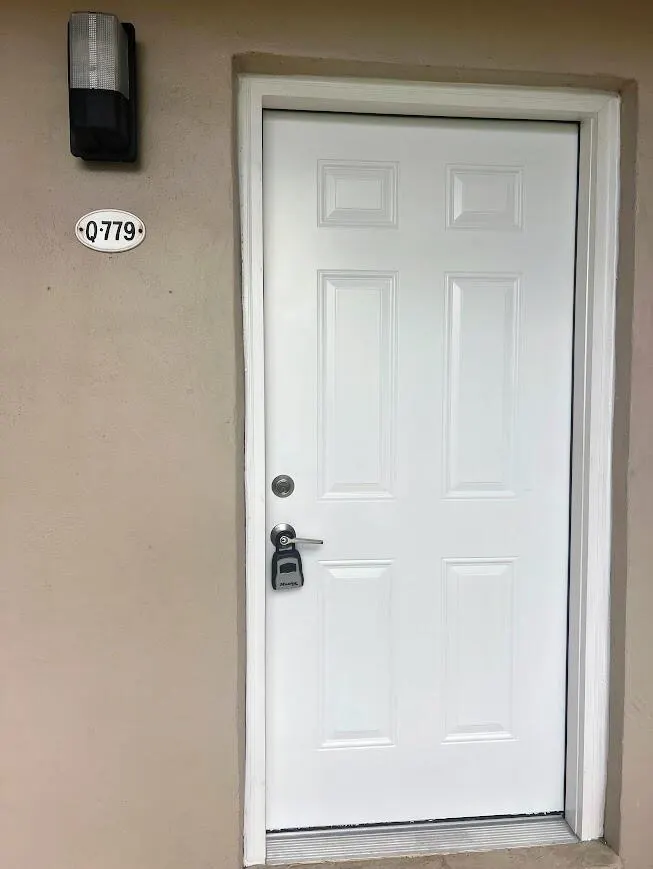 779 Flanders Q