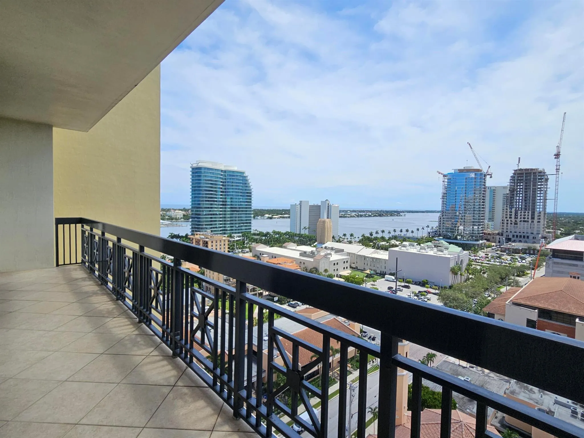 801 S Olive Avenue, #1404