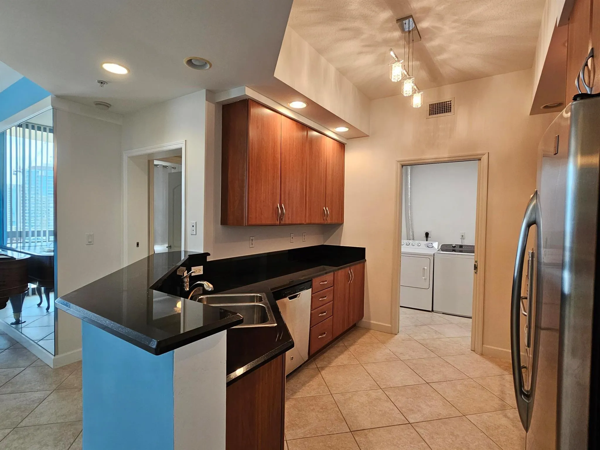 801 S Olive Avenue, #1404