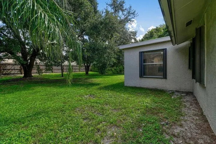 109 SW Essex Drive