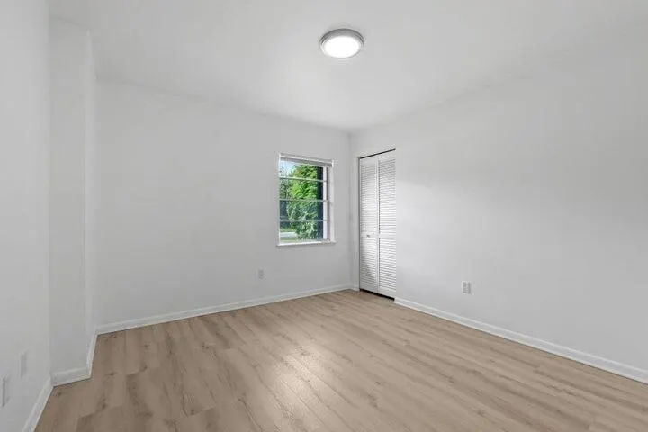 109 SW Essex Drive