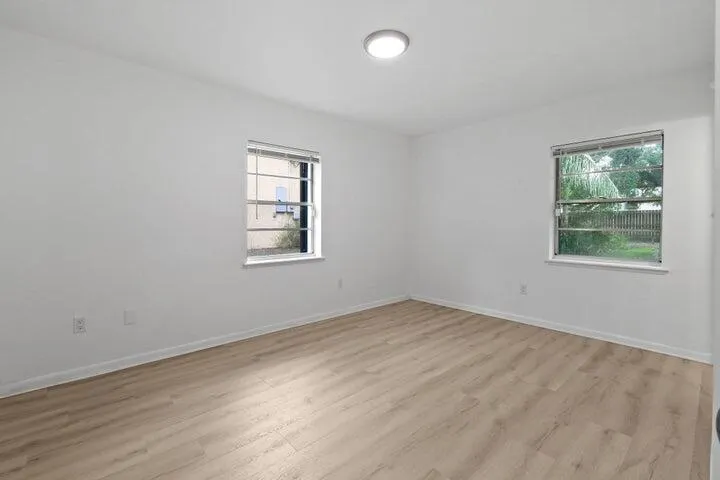 109 SW Essex Drive