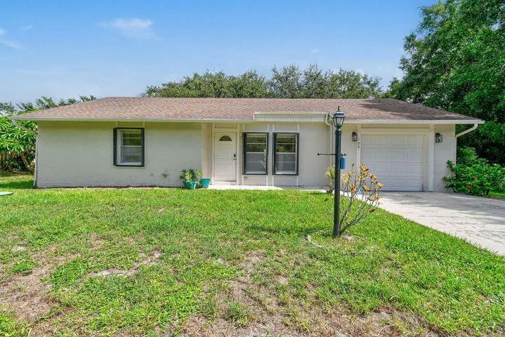 109 SW Essex Drive