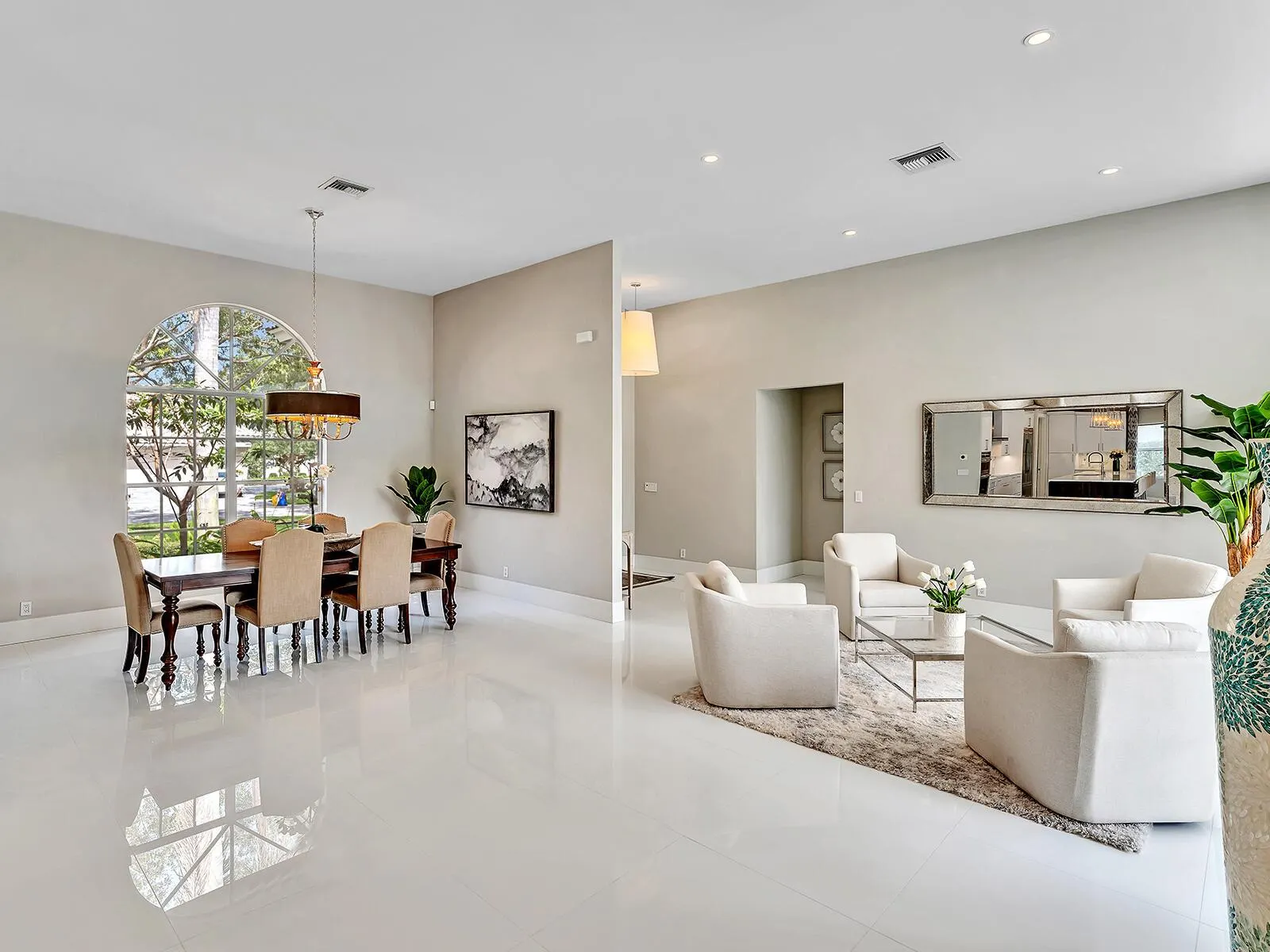 2788 Hampton Circle W
