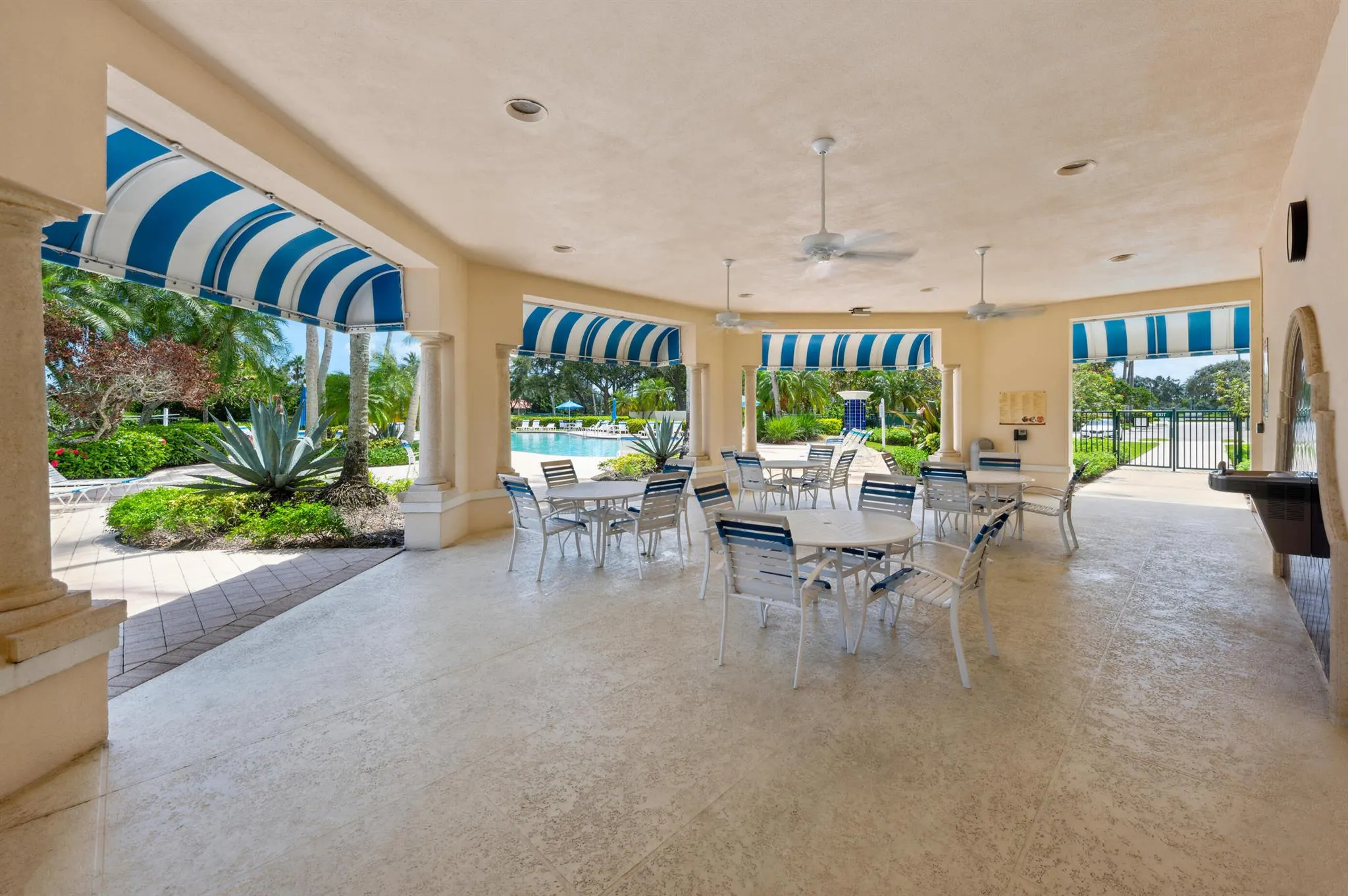 2718 Livingston Lane