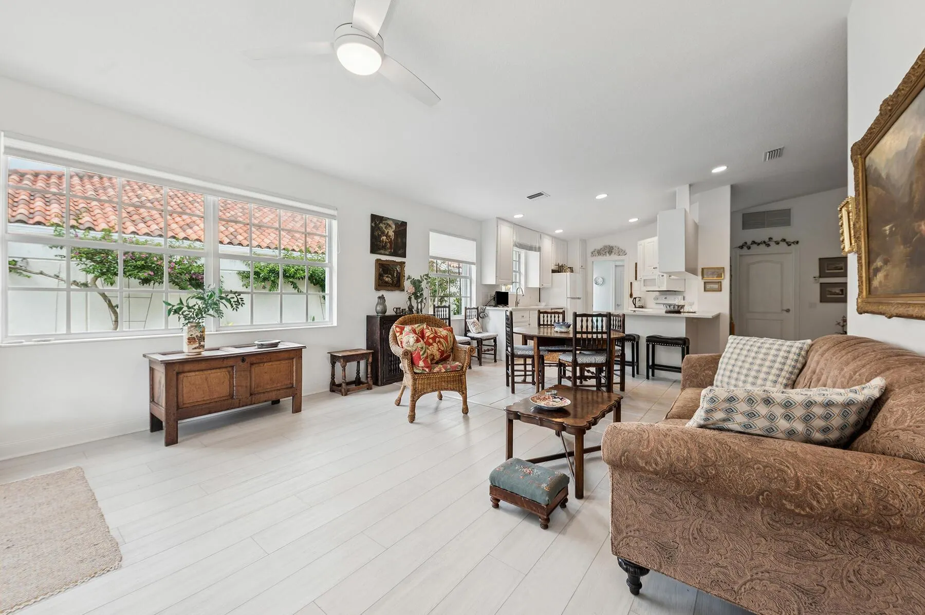 2718 Livingston Lane
