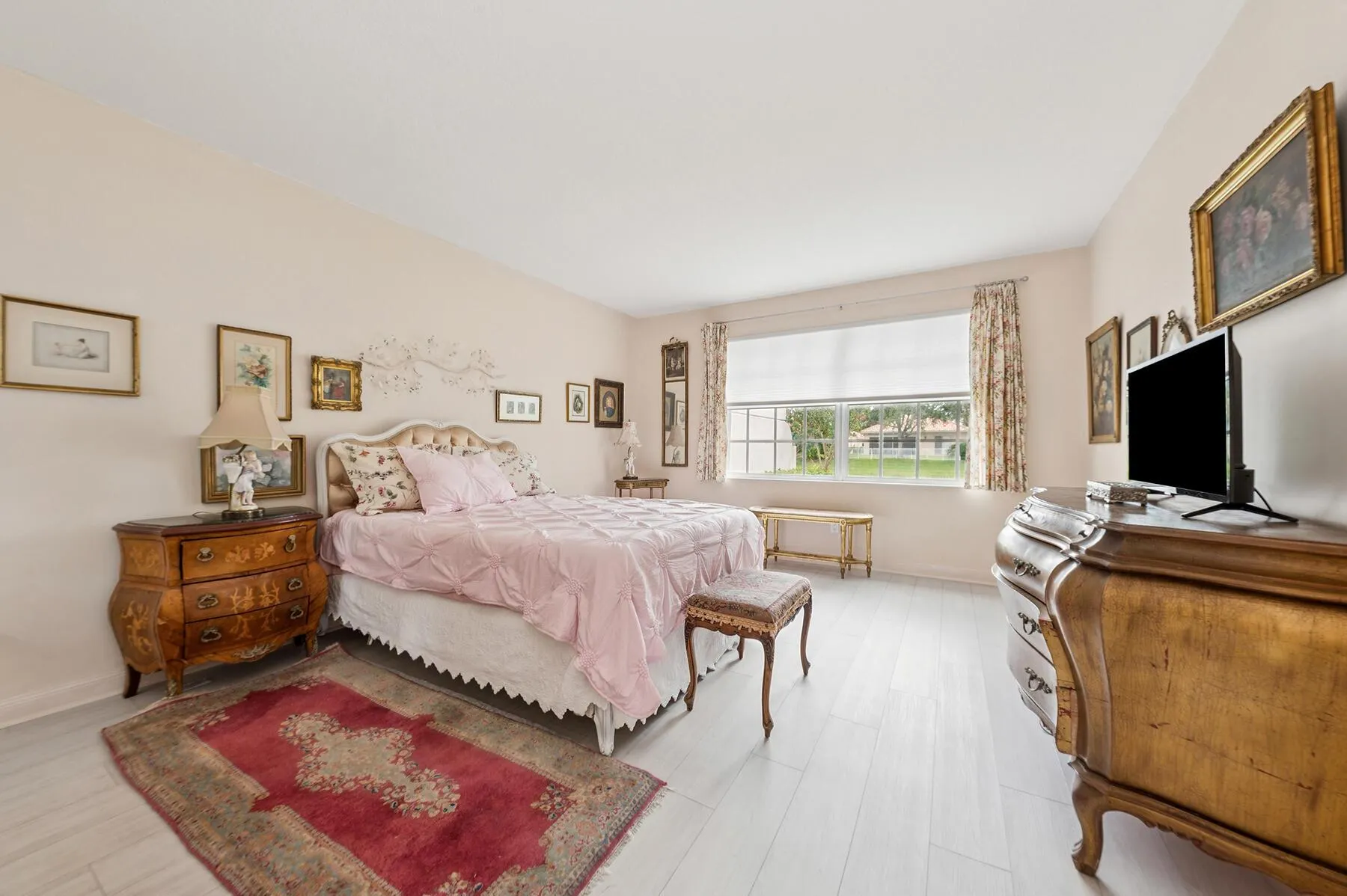 2718 Livingston Lane