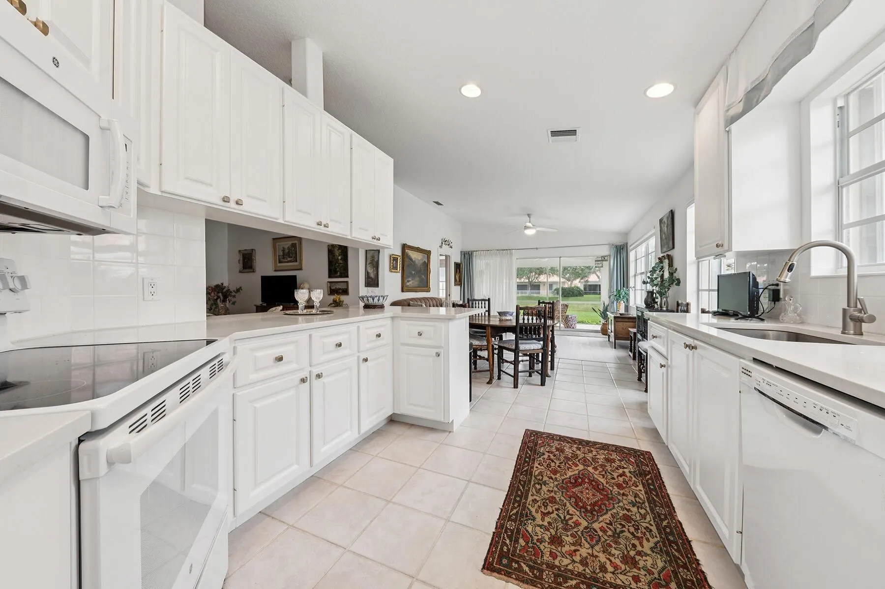2718 Livingston Lane