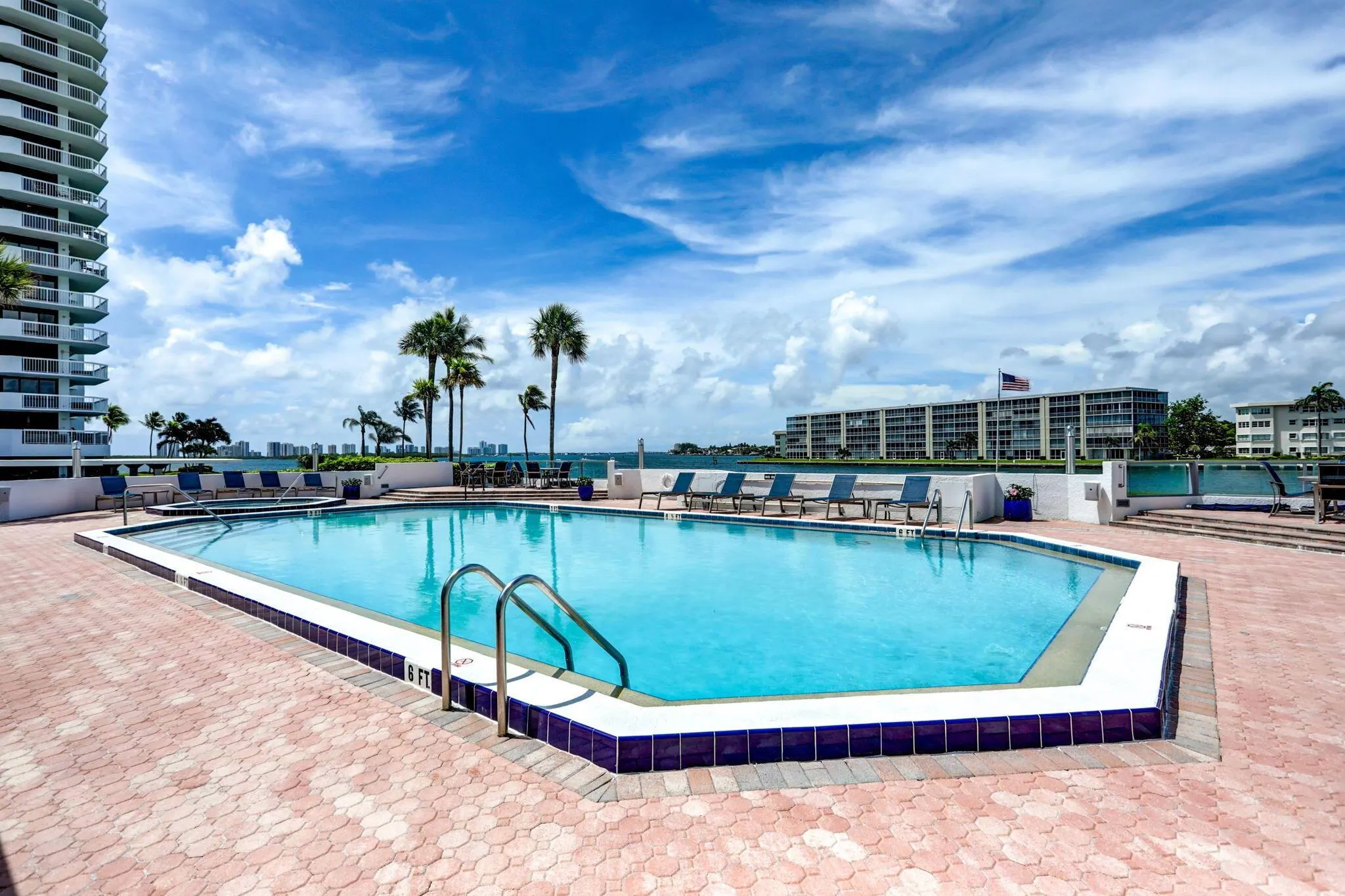 123 Lakeshore Drive, #1544