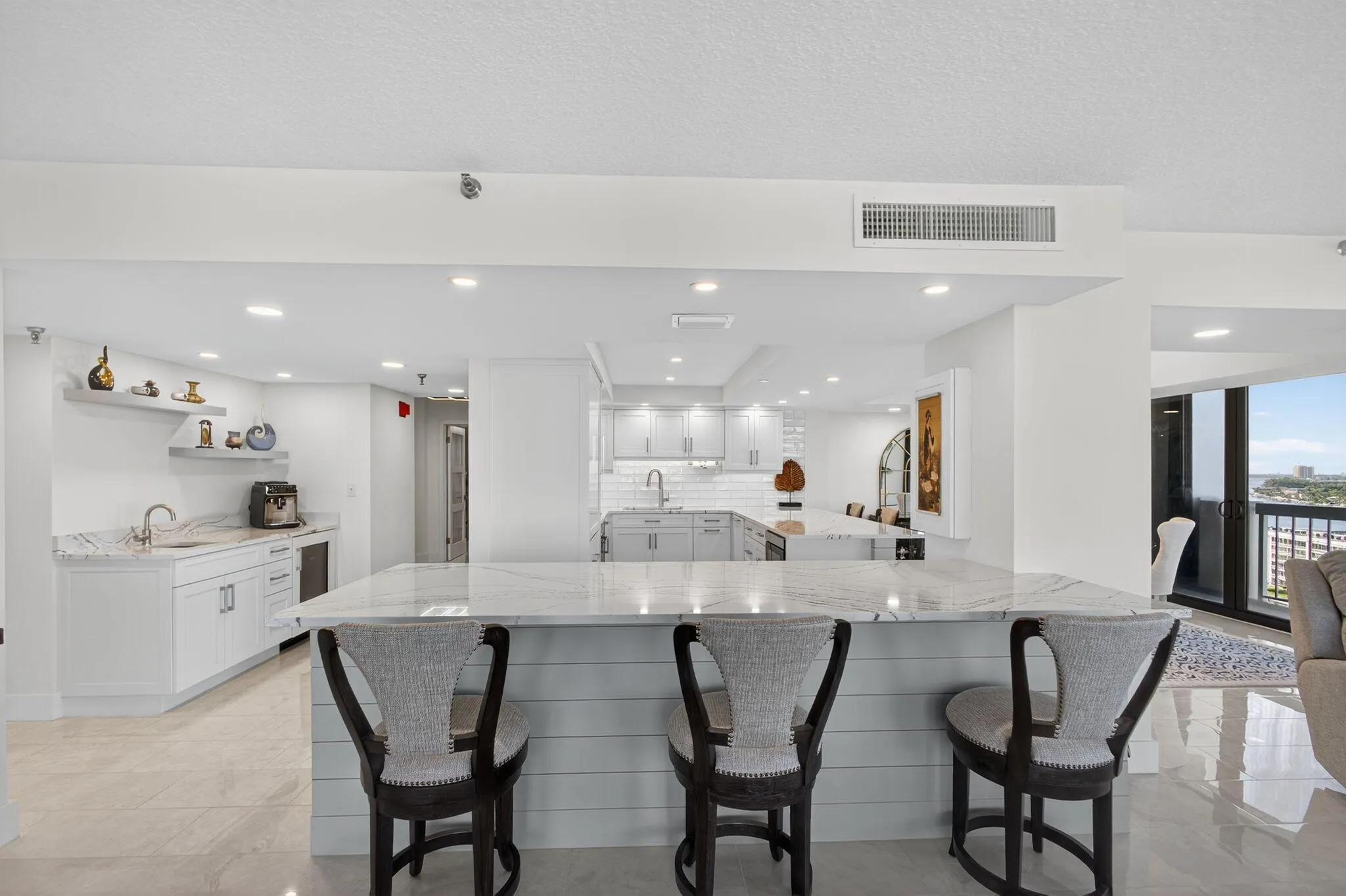 123 Lakeshore Drive, #1544