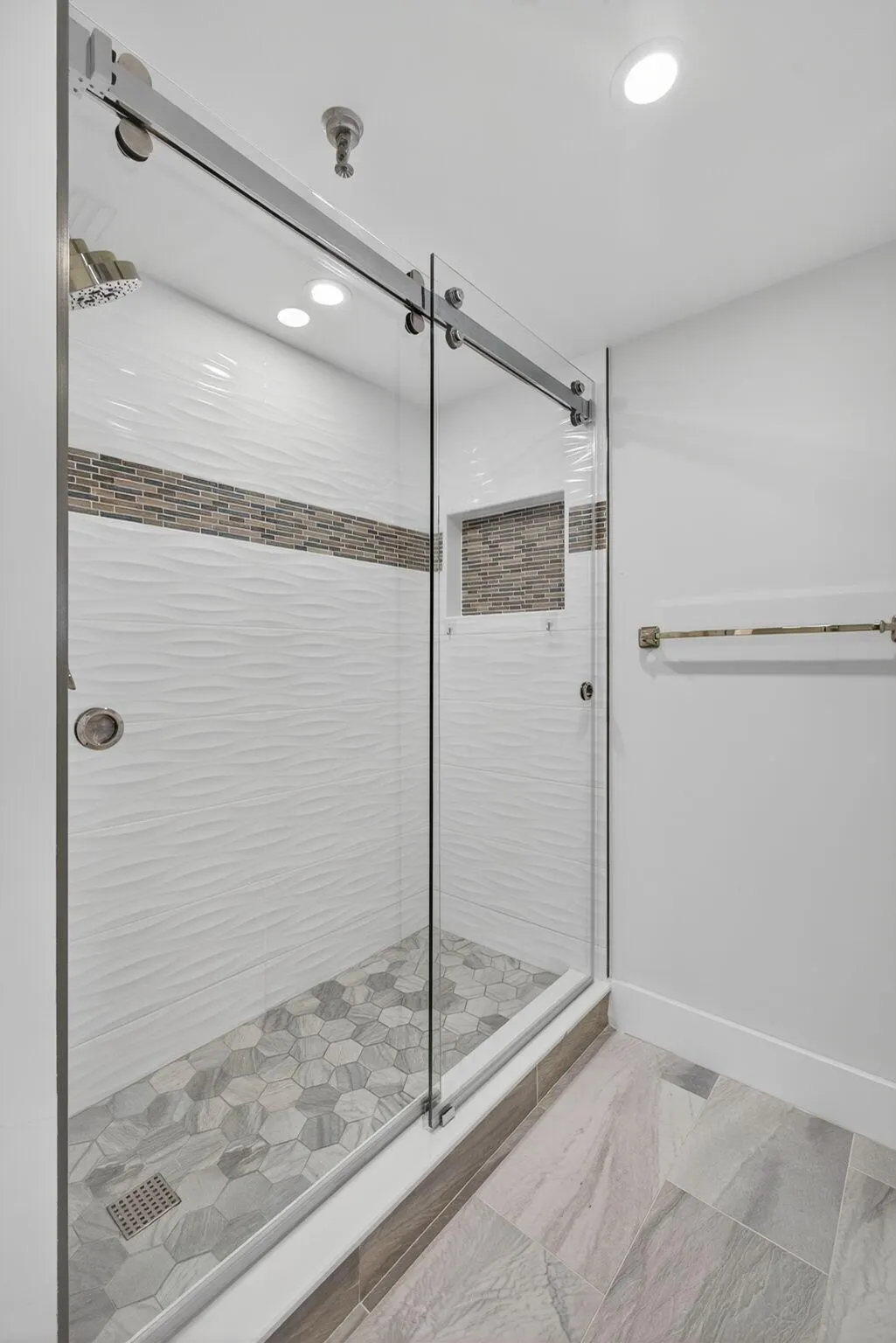 123 Lakeshore Drive, #1544