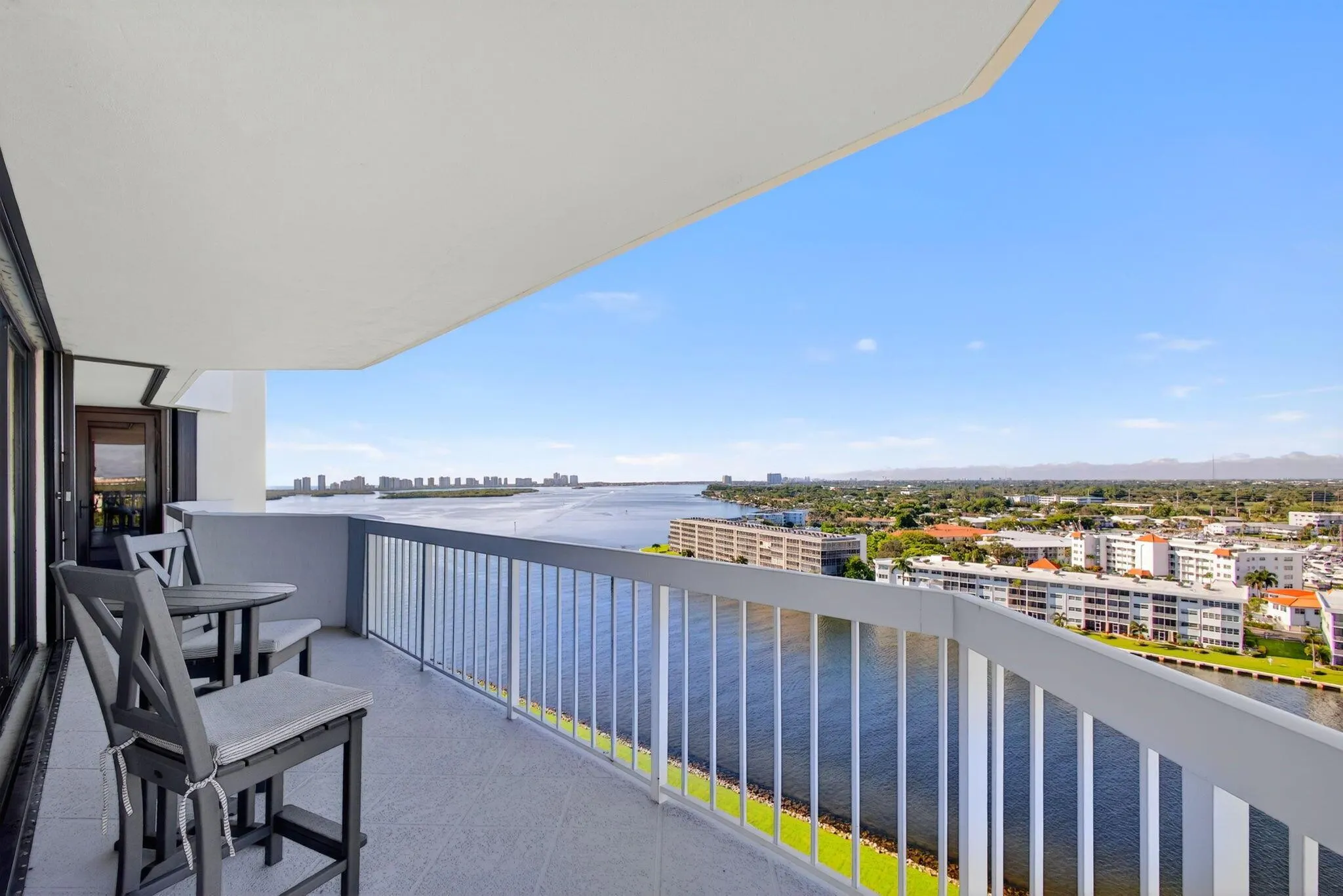123 Lakeshore Drive, #1544