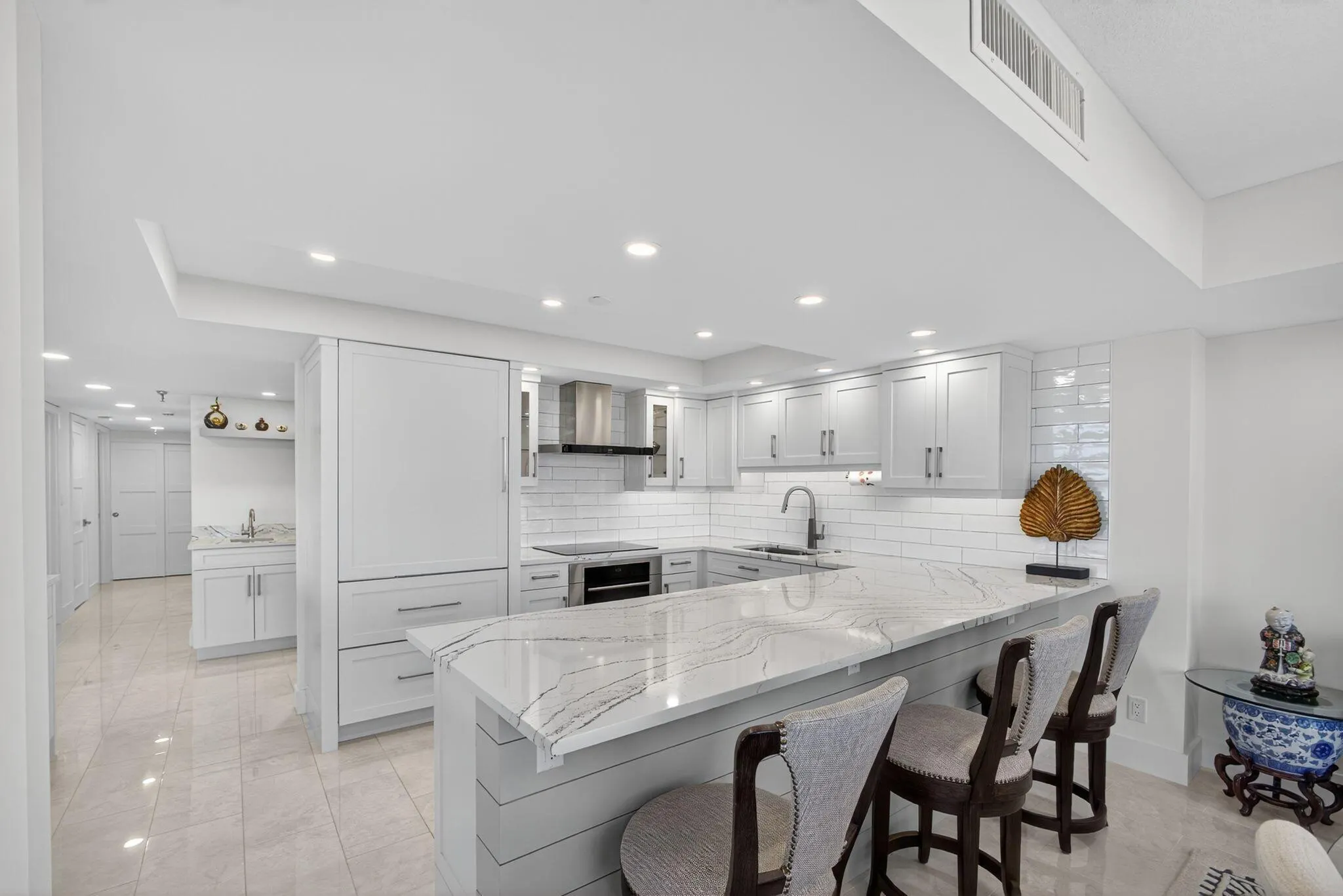 123 Lakeshore Drive, #1544