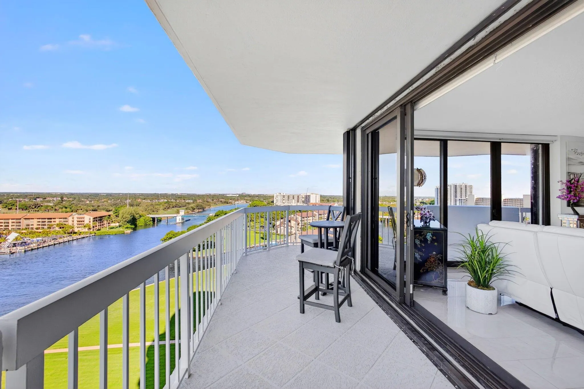 123 Lakeshore Drive, #1544