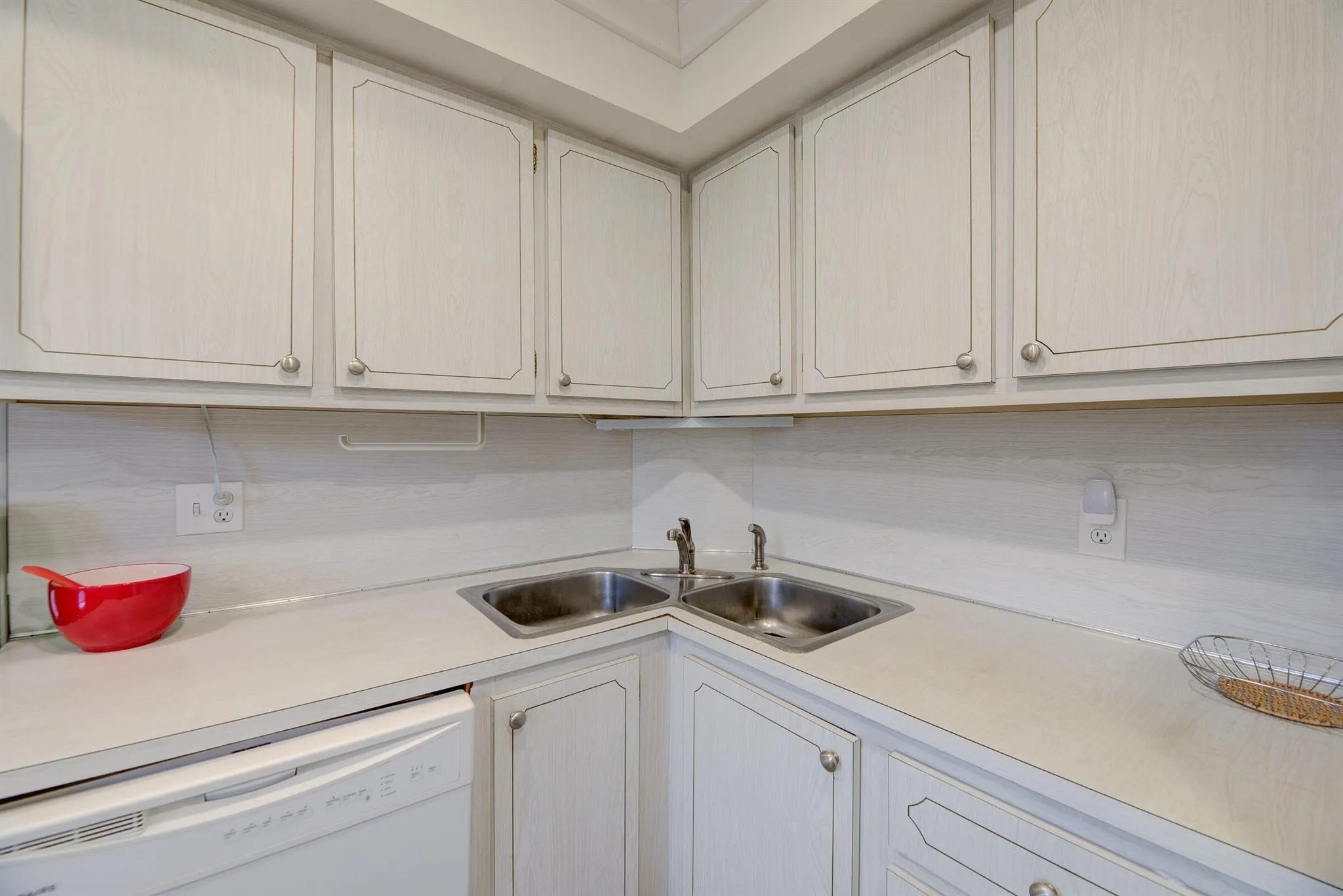 1537 E Hillsboro Boulevard, #238