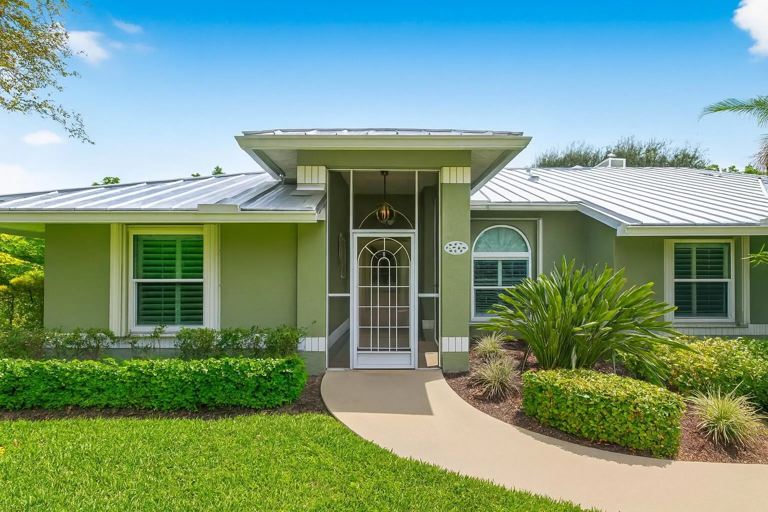 737 SW Wood Creek Drive
