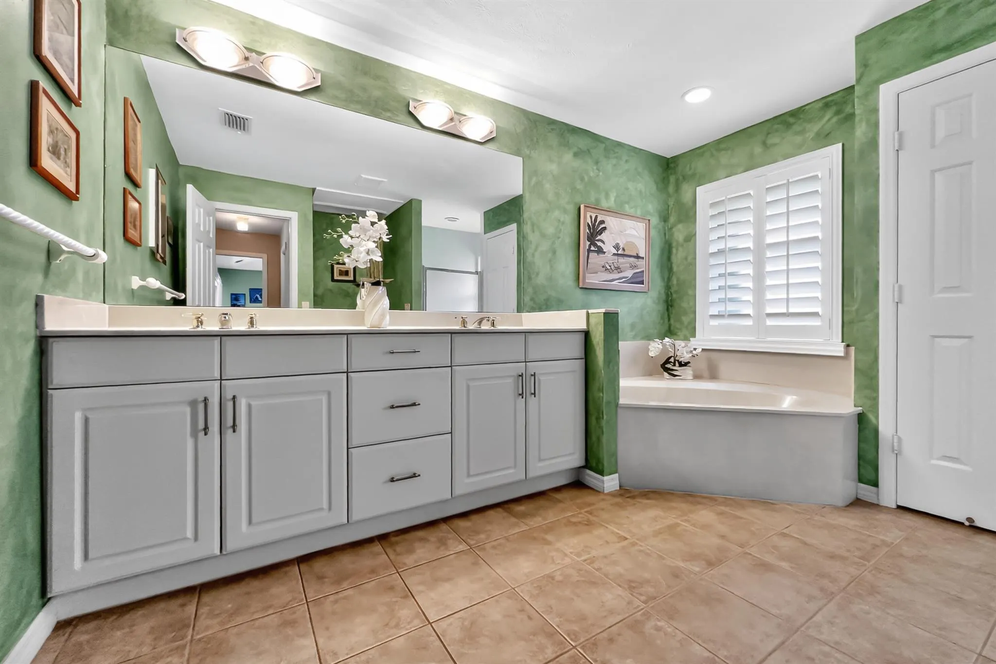 737 SW Wood Creek Drive