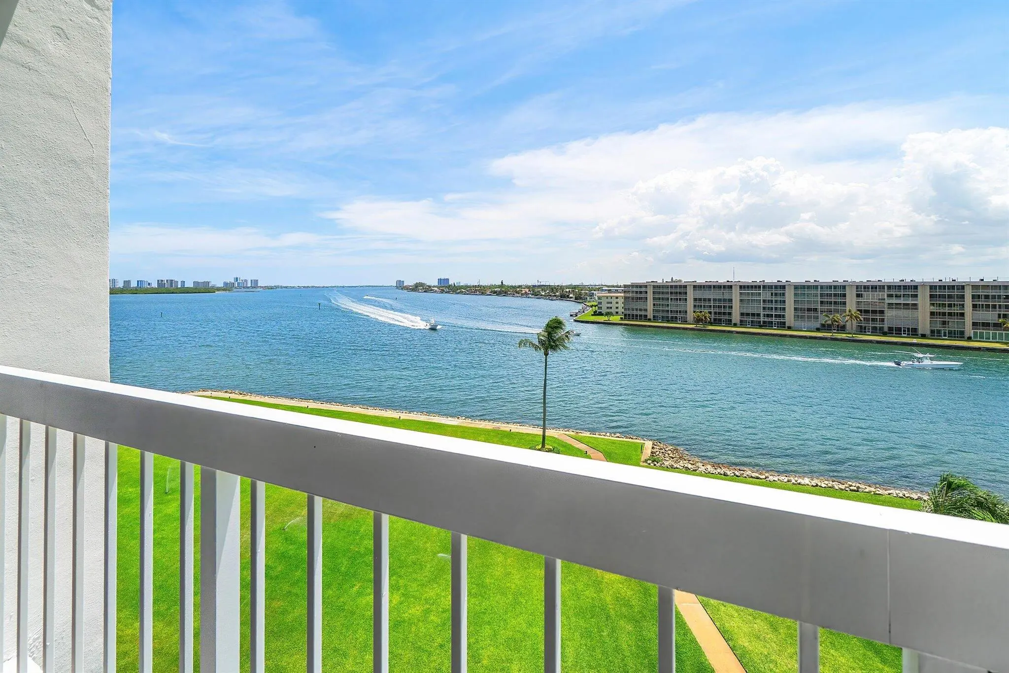 115 Lakeshore Drive, #648