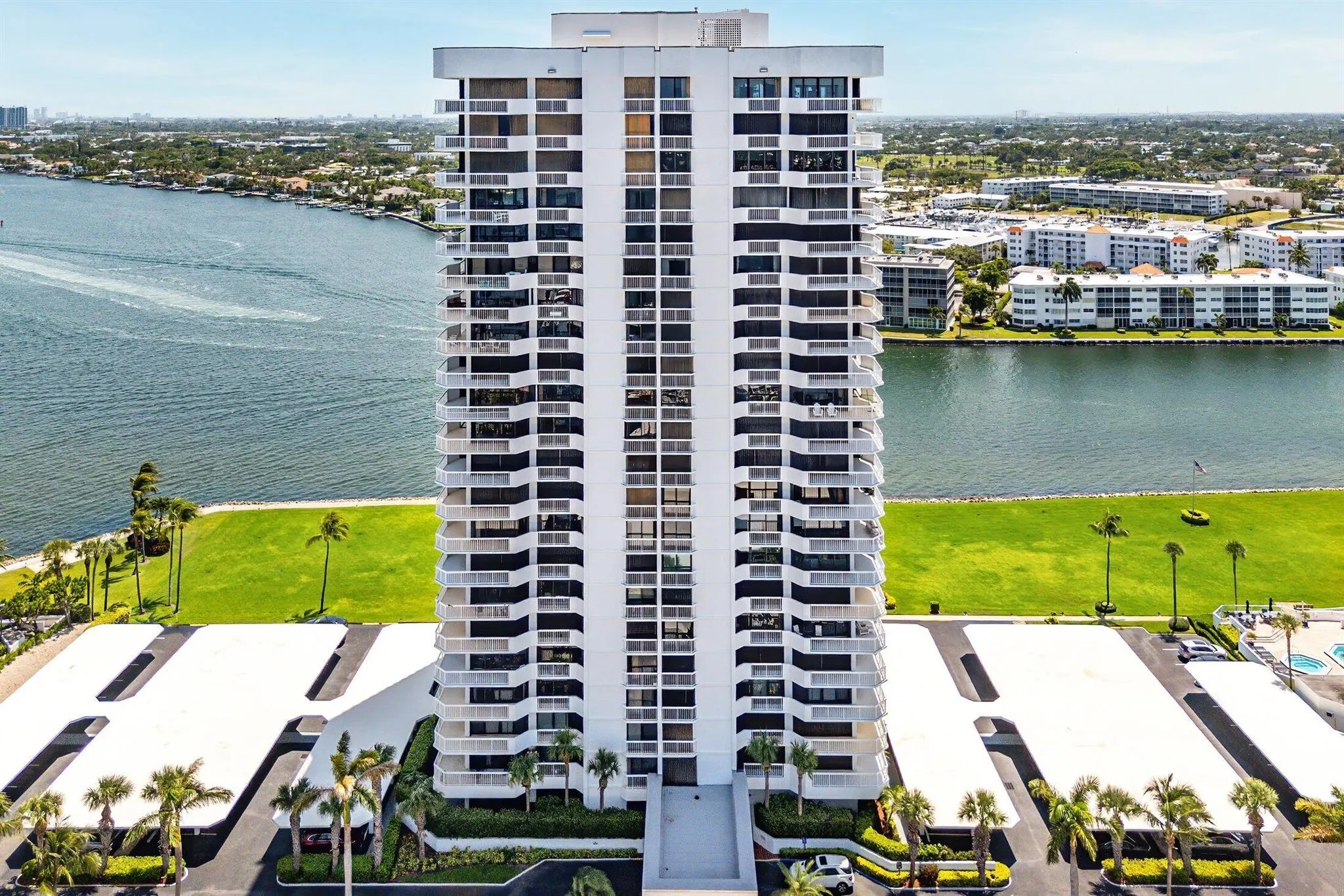 115 Lakeshore Drive, #648