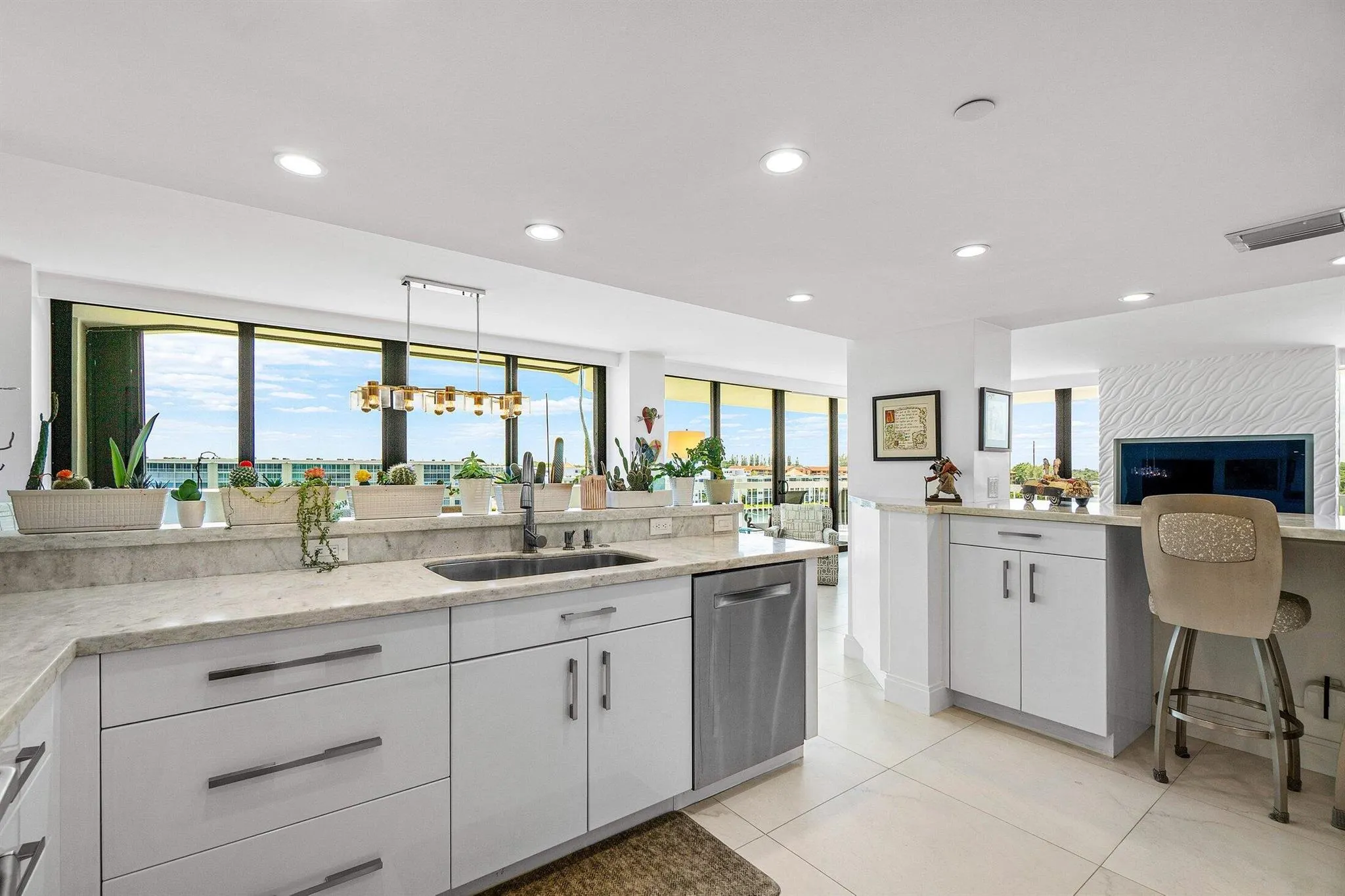 115 Lakeshore Drive, #648