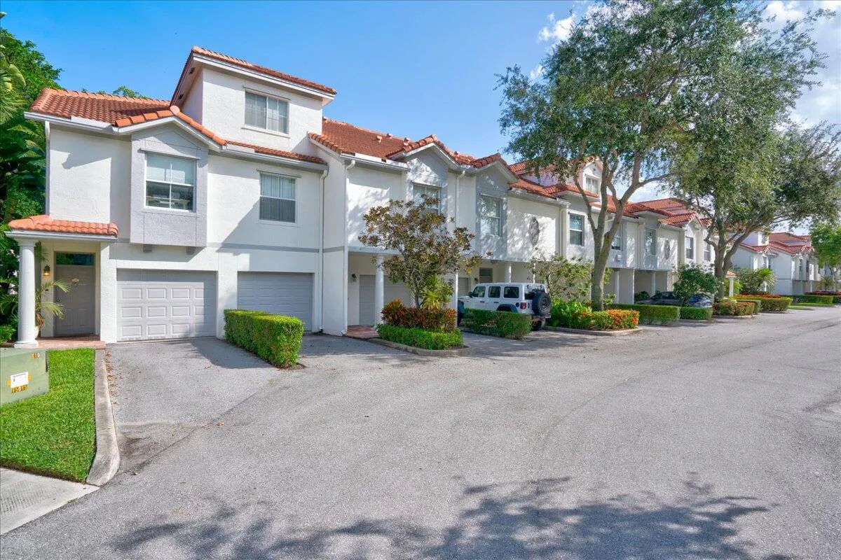 2030 Alta Meadows Lane, #1204