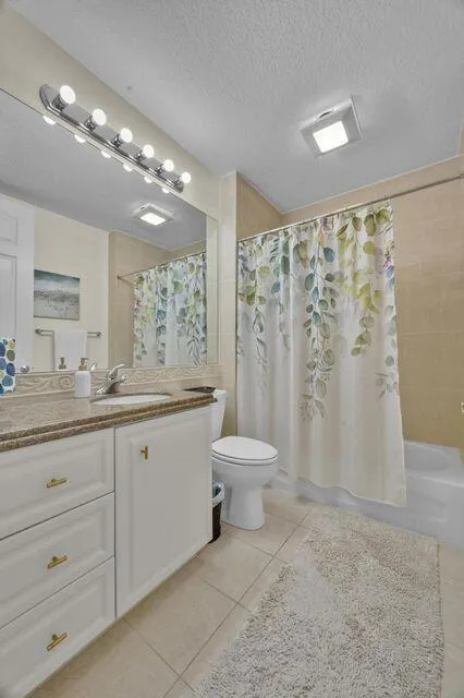27 Harbour Isle Drive W, #106