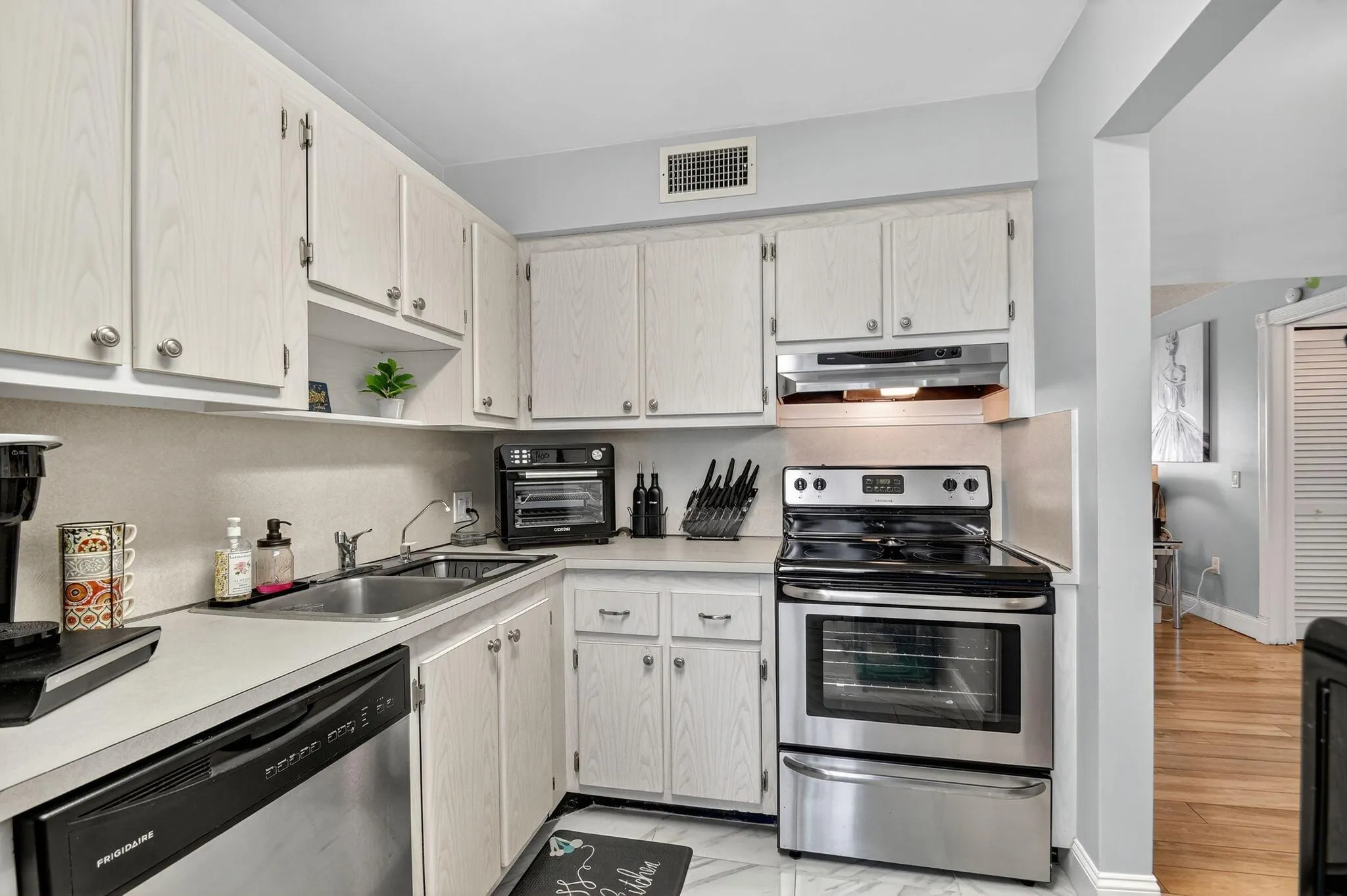 4254 Deste Court, #201