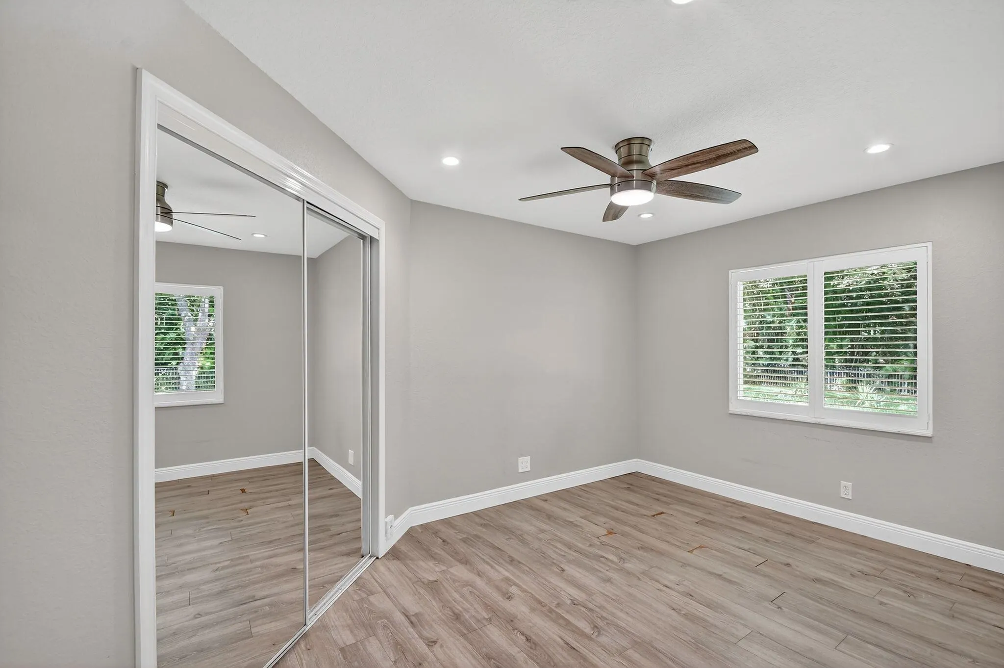 5551 Lago Del Sol Drive