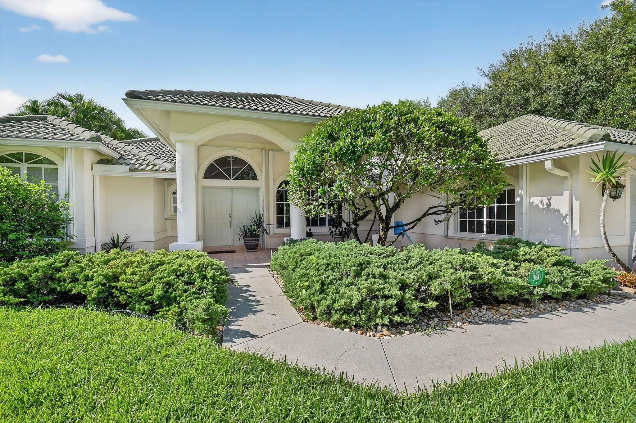 5551 Lago Del Sol Drive