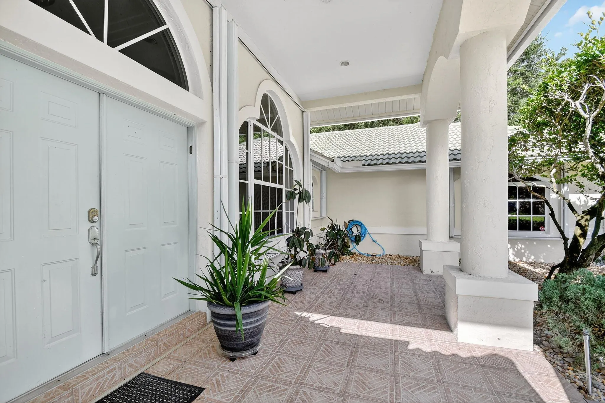 5551 Lago Del Sol Drive