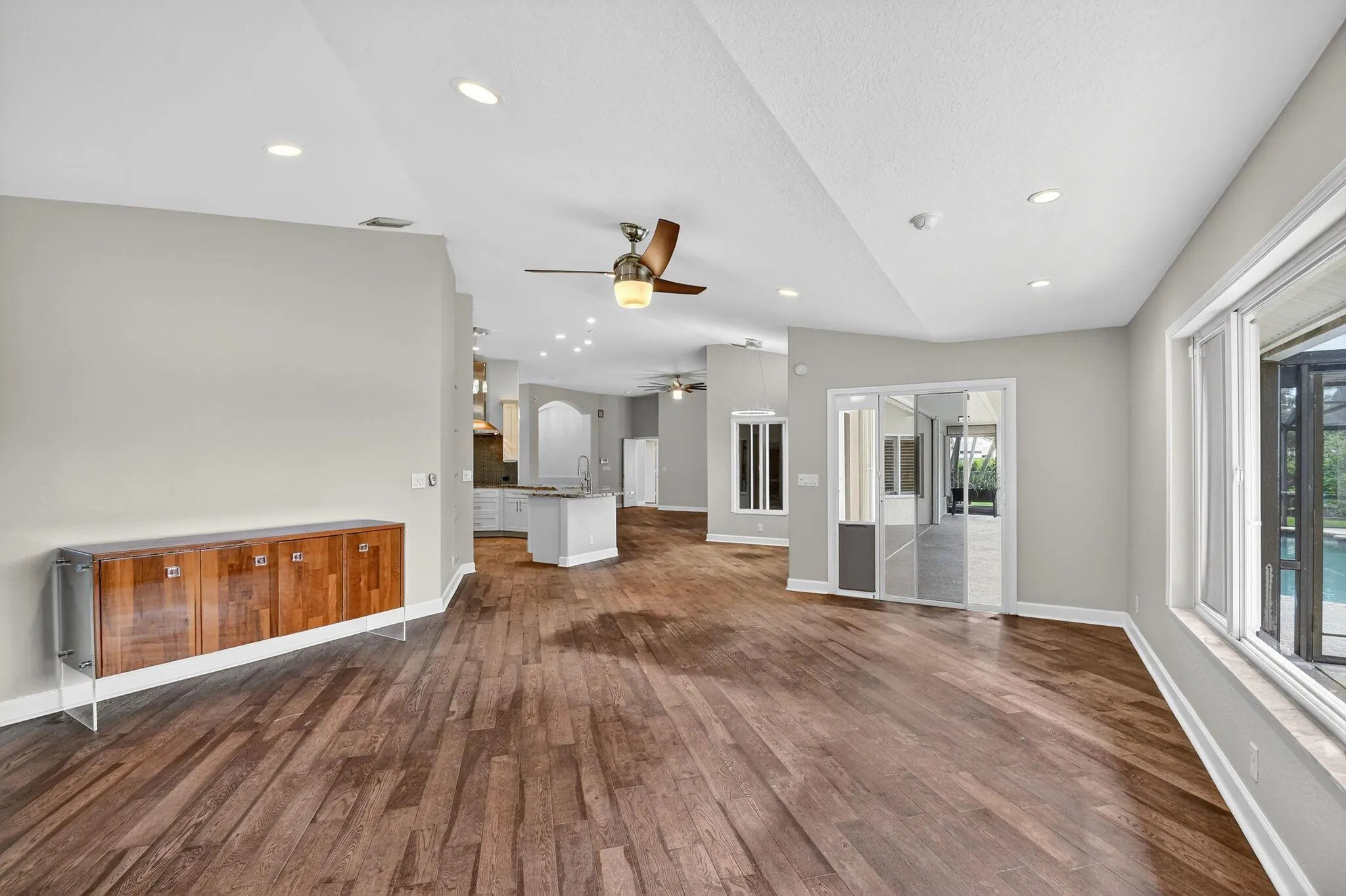 5551 Lago Del Sol Drive