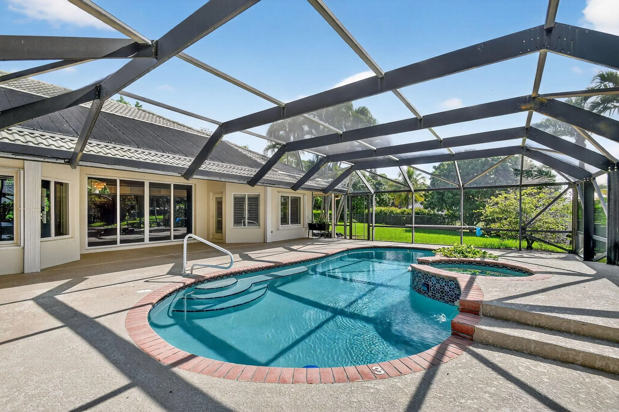 5551 Lago Del Sol Drive