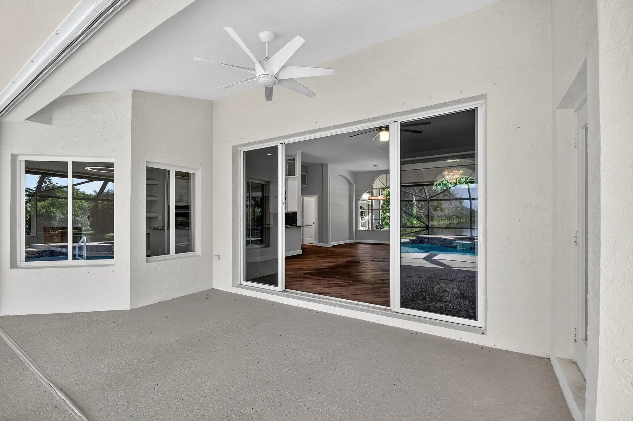 5551 Lago Del Sol Drive