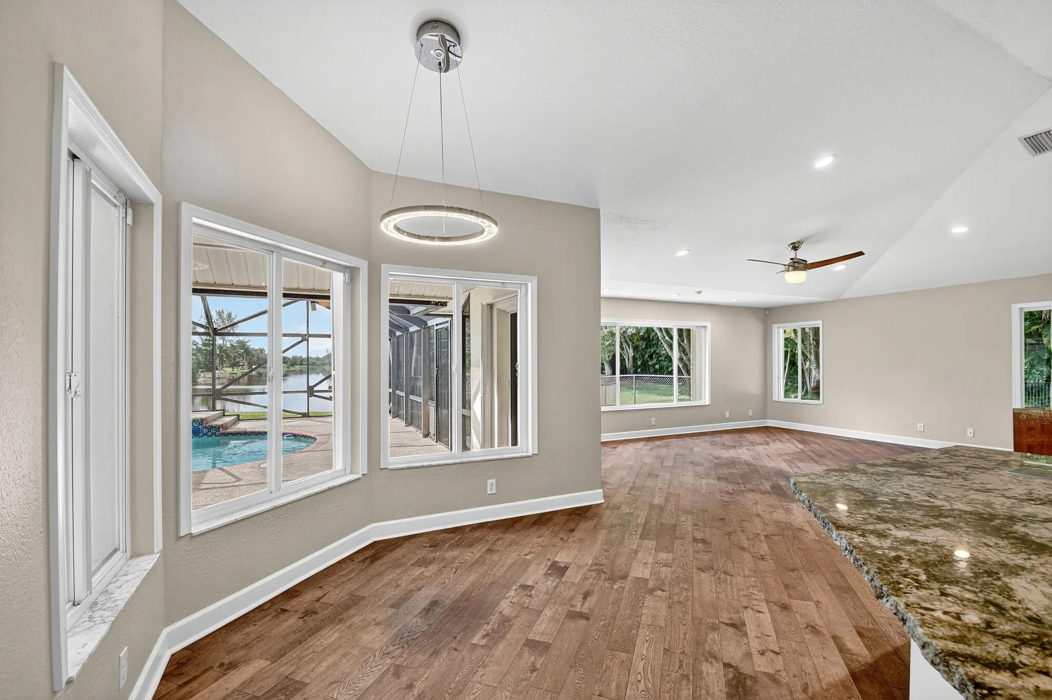 5551 Lago Del Sol Drive