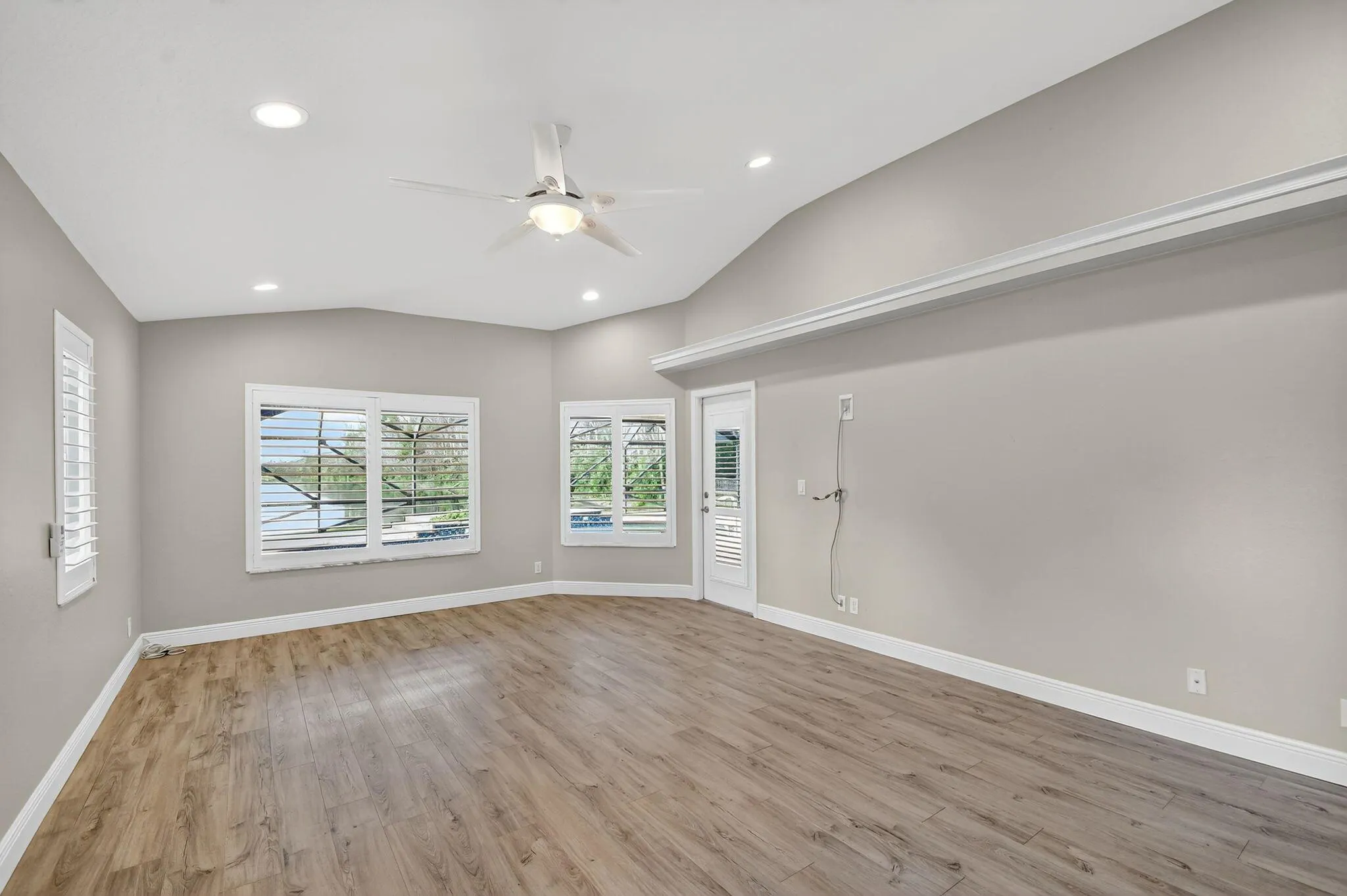 5551 Lago Del Sol Drive