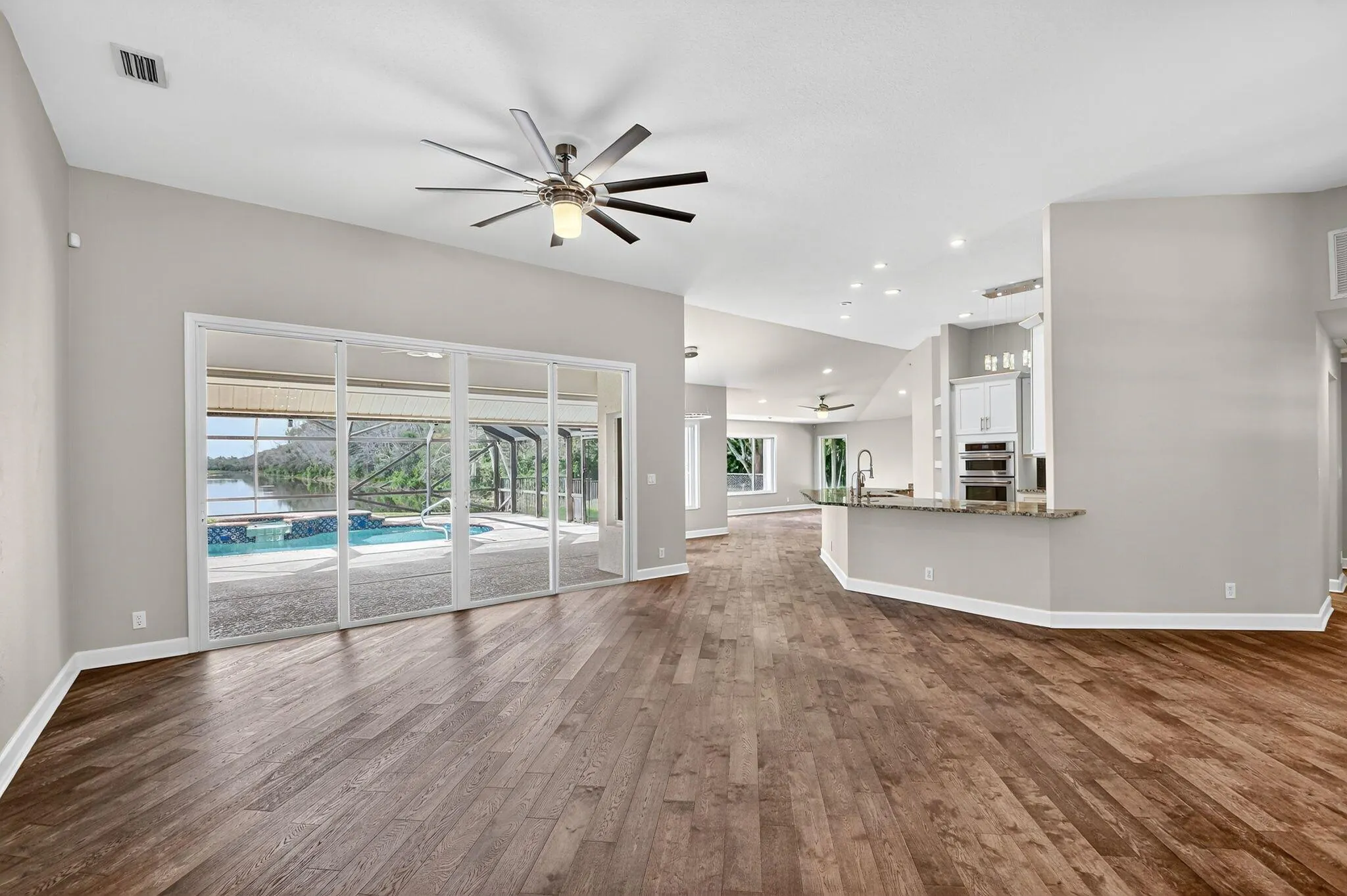 5551 Lago Del Sol Drive
