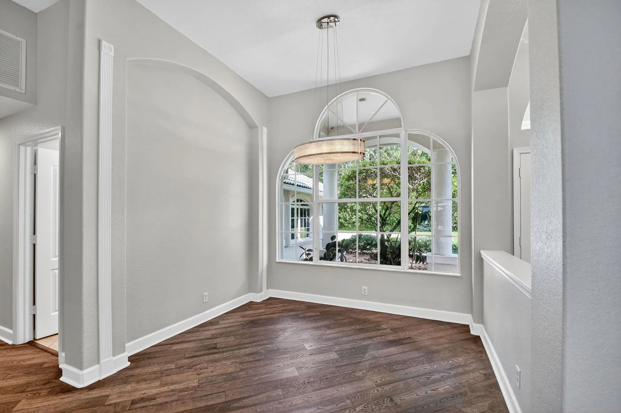 5551 Lago Del Sol Drive