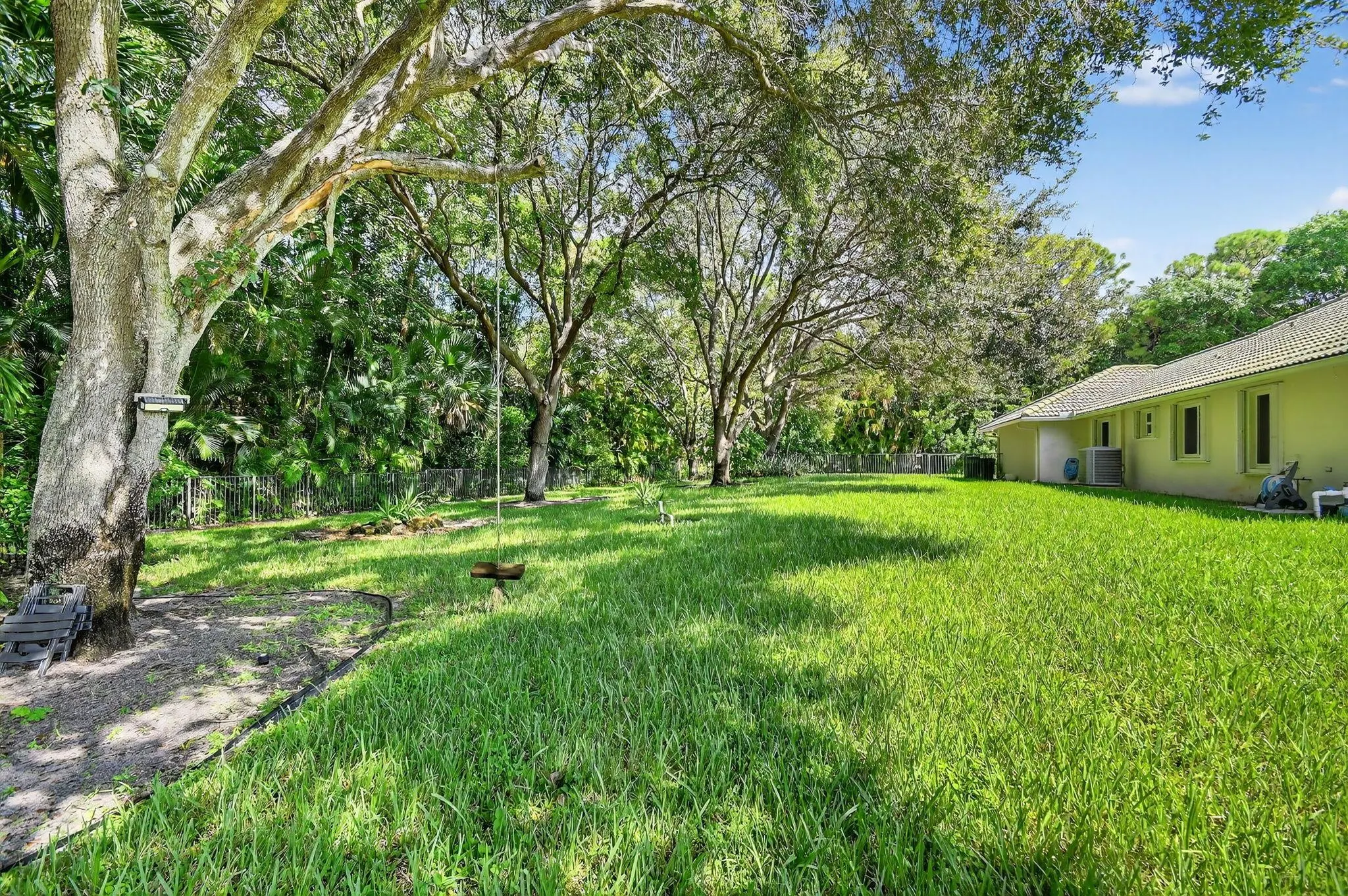 5551 Lago Del Sol Drive