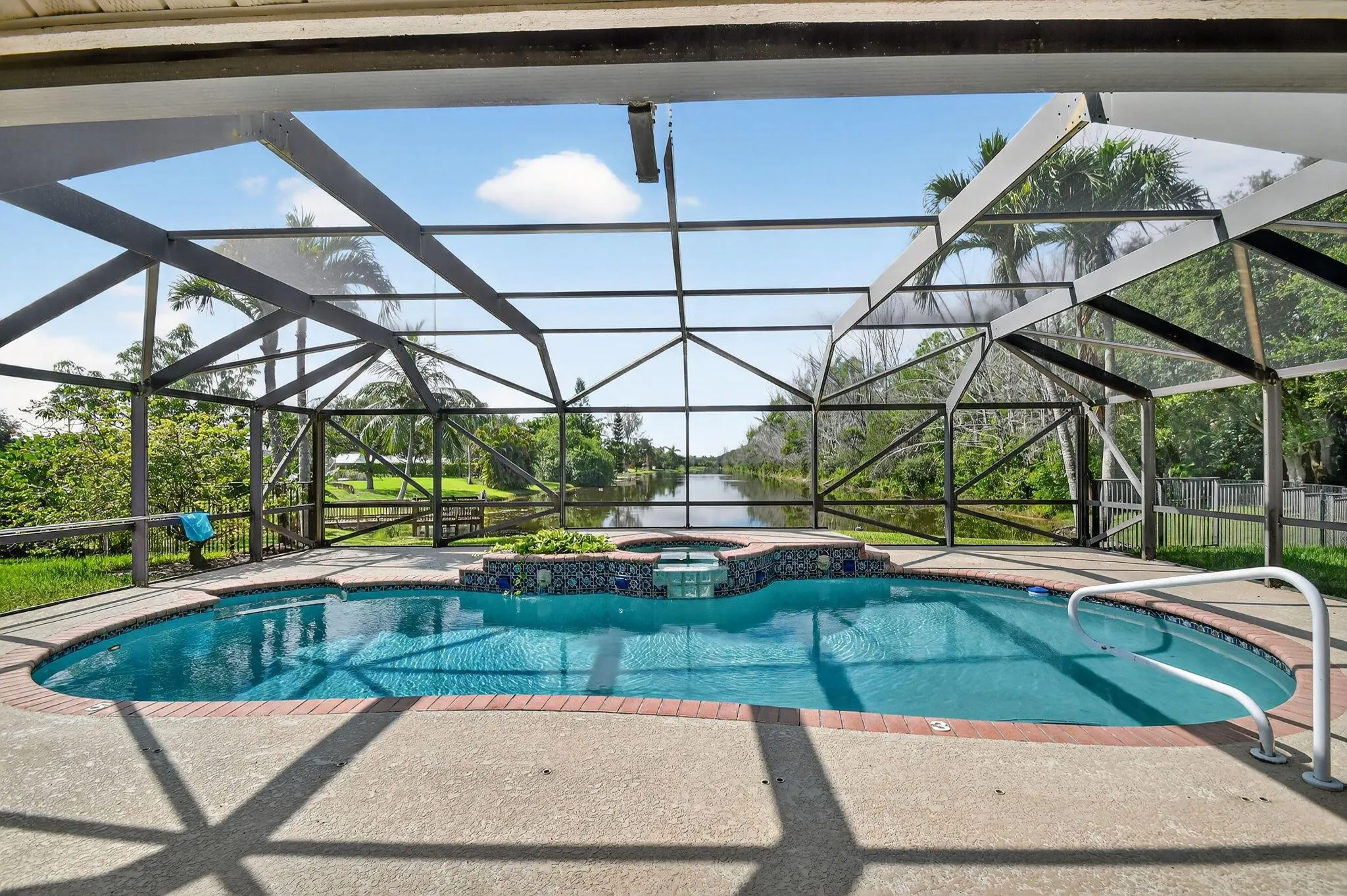 5551 Lago Del Sol Drive