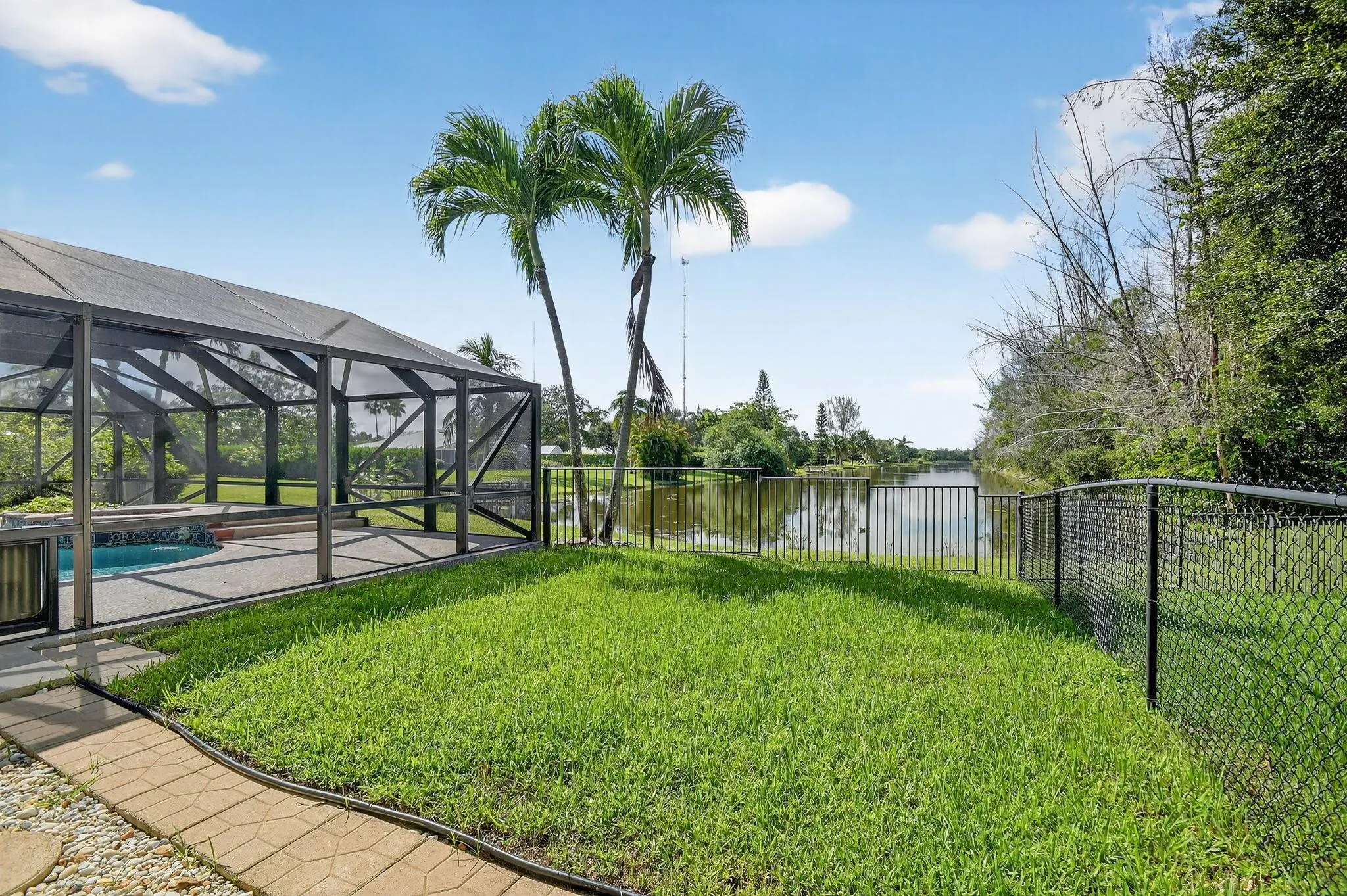 5551 Lago Del Sol Drive